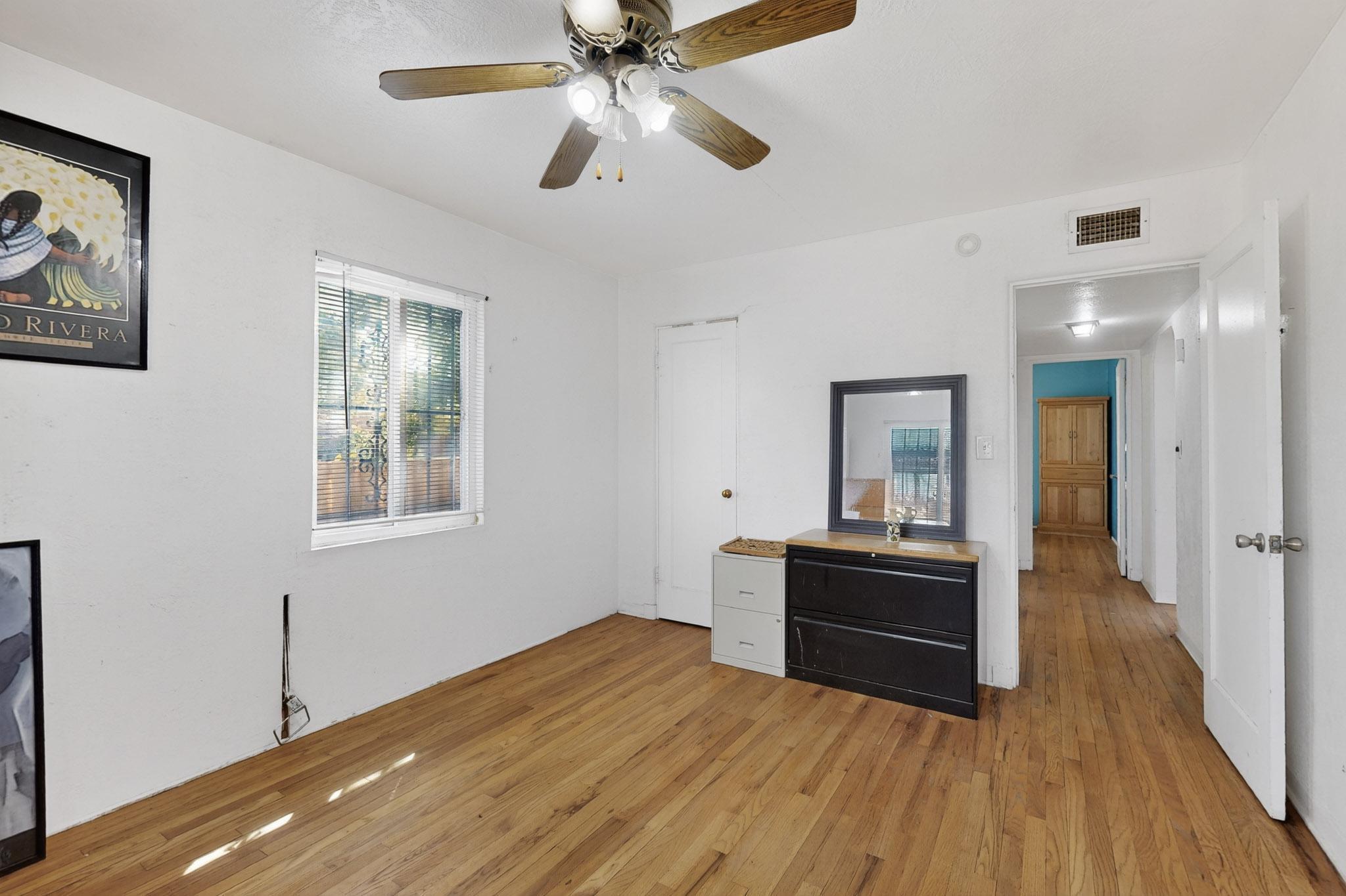 619 Girard Boulevard NE