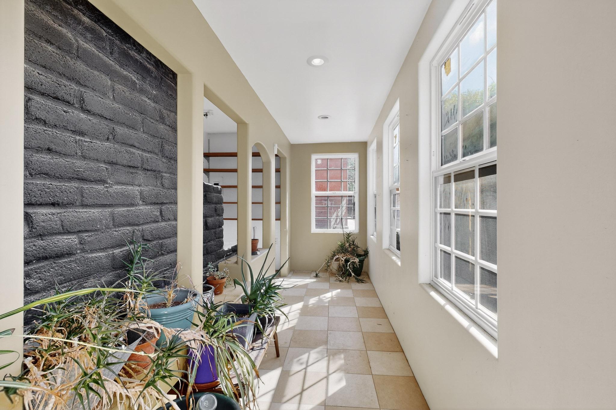 619 Girard Boulevard NE