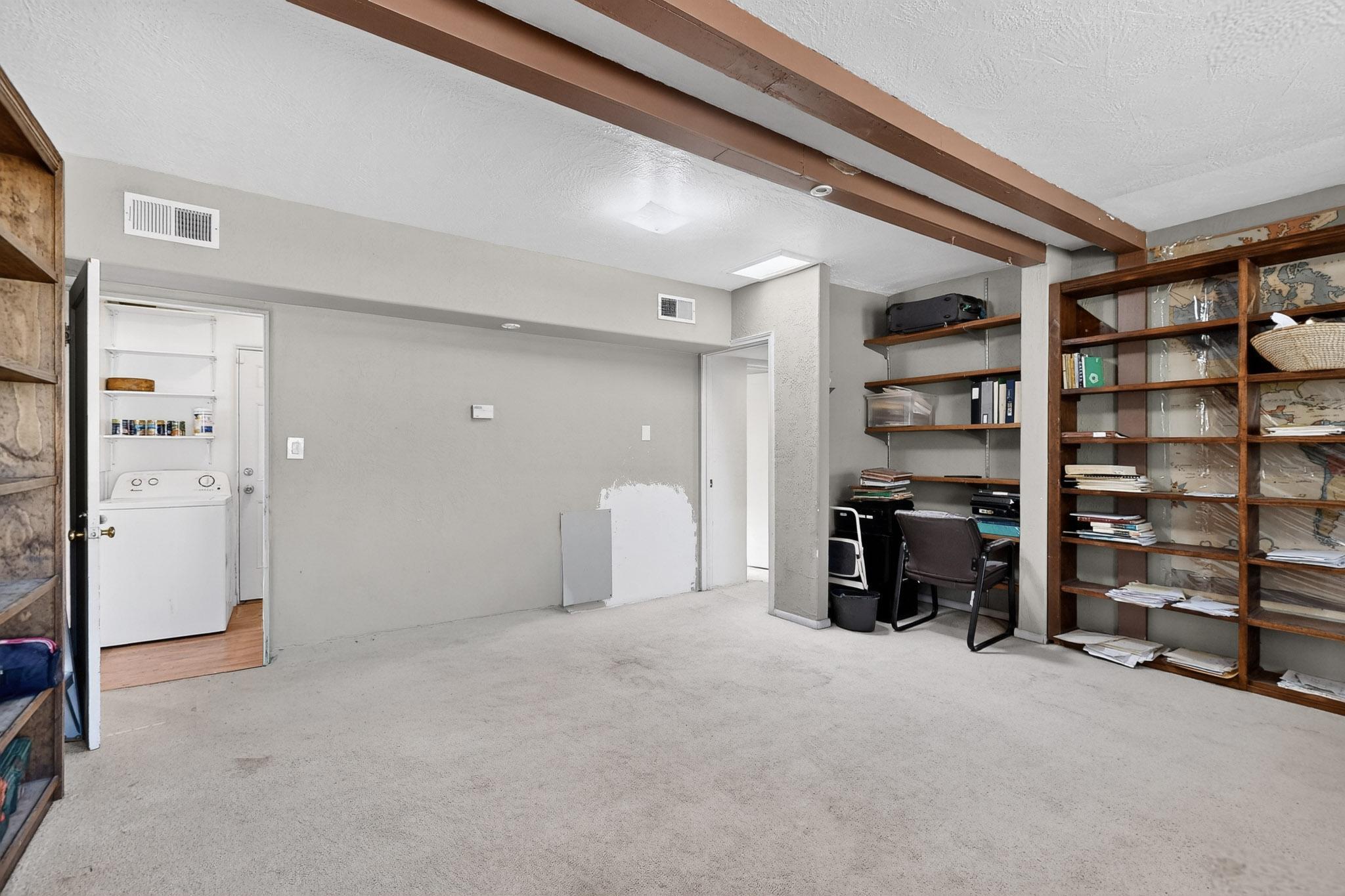 619 Girard Boulevard NE