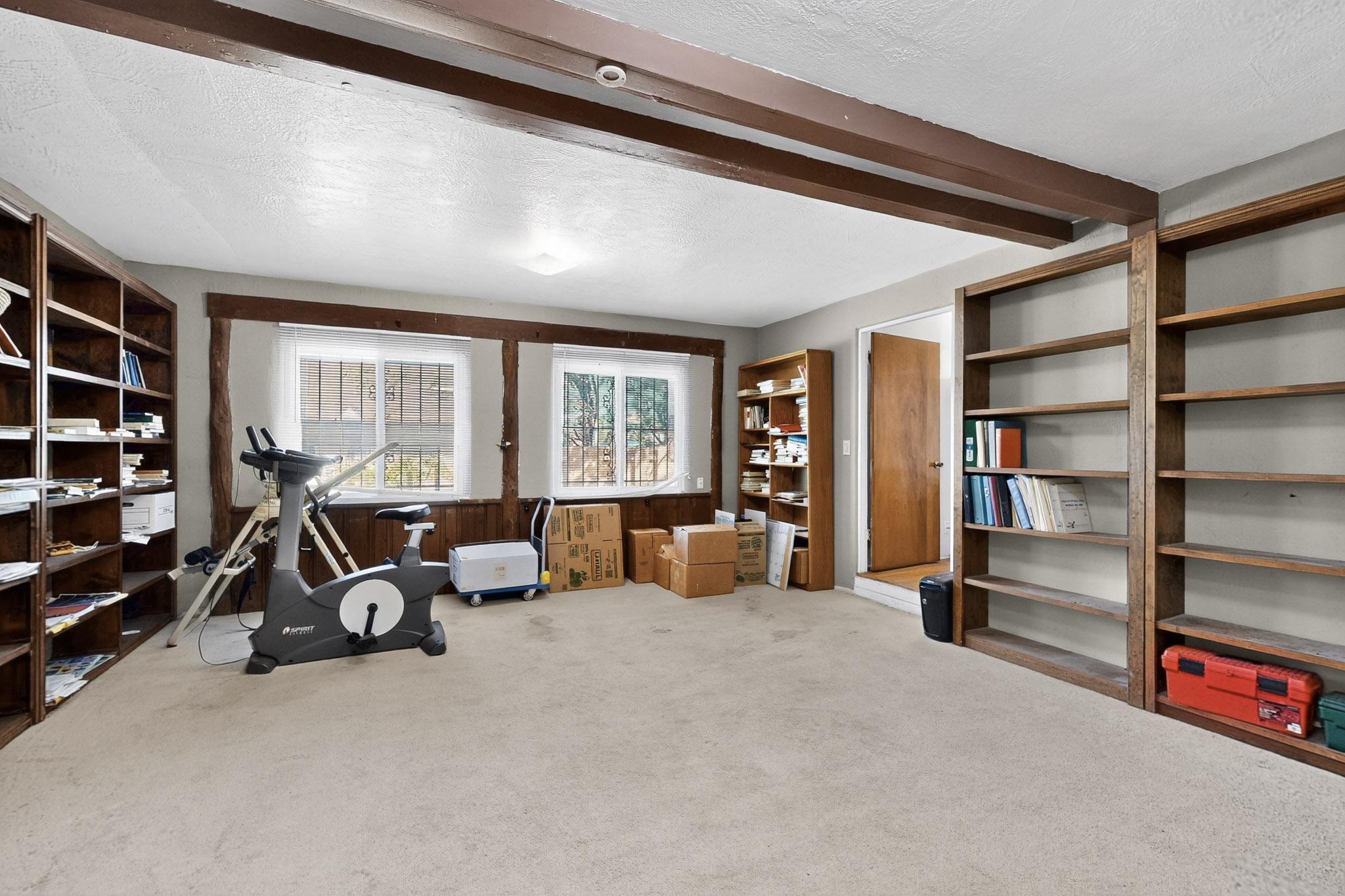 619 Girard Boulevard NE