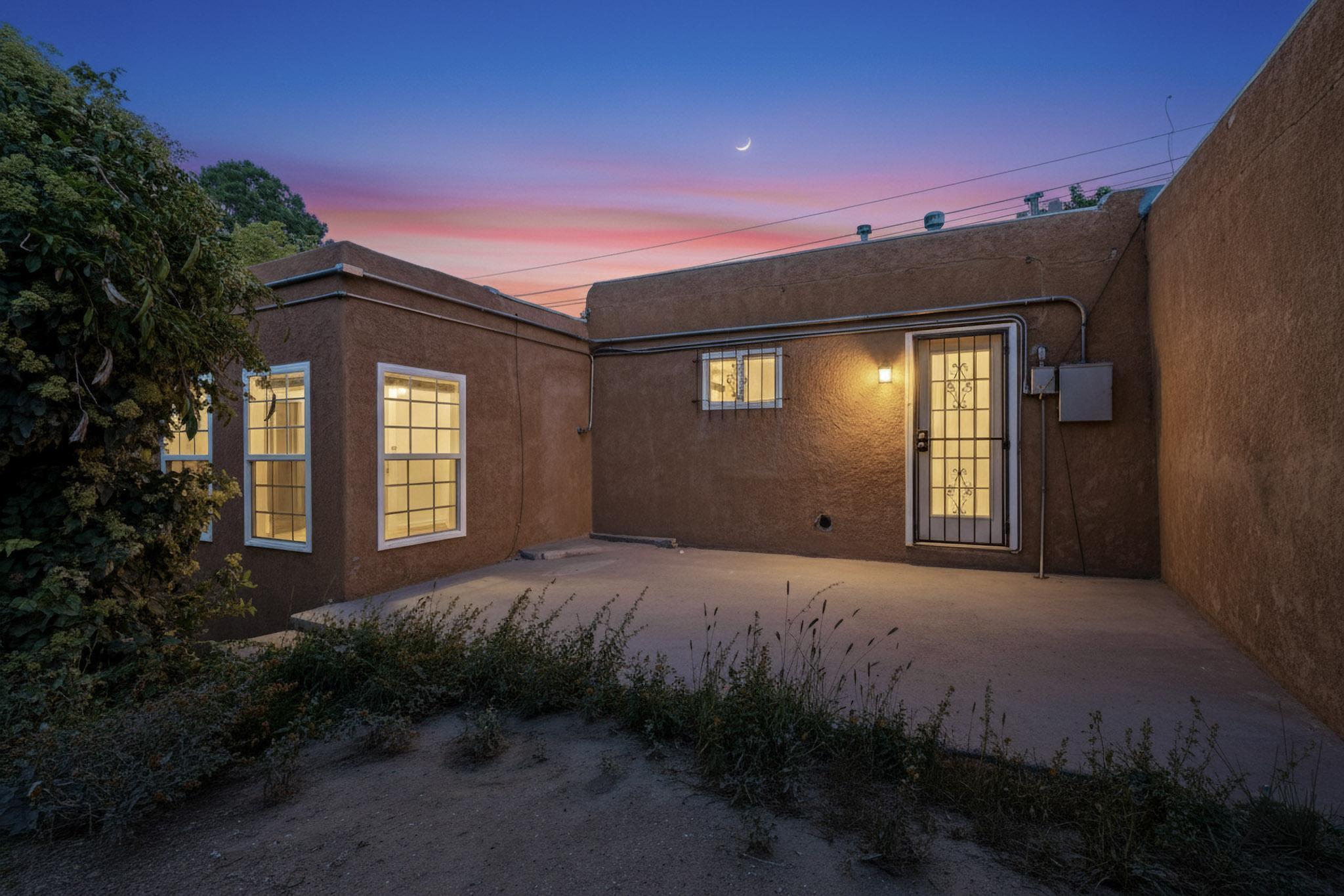 619 Girard Boulevard NE