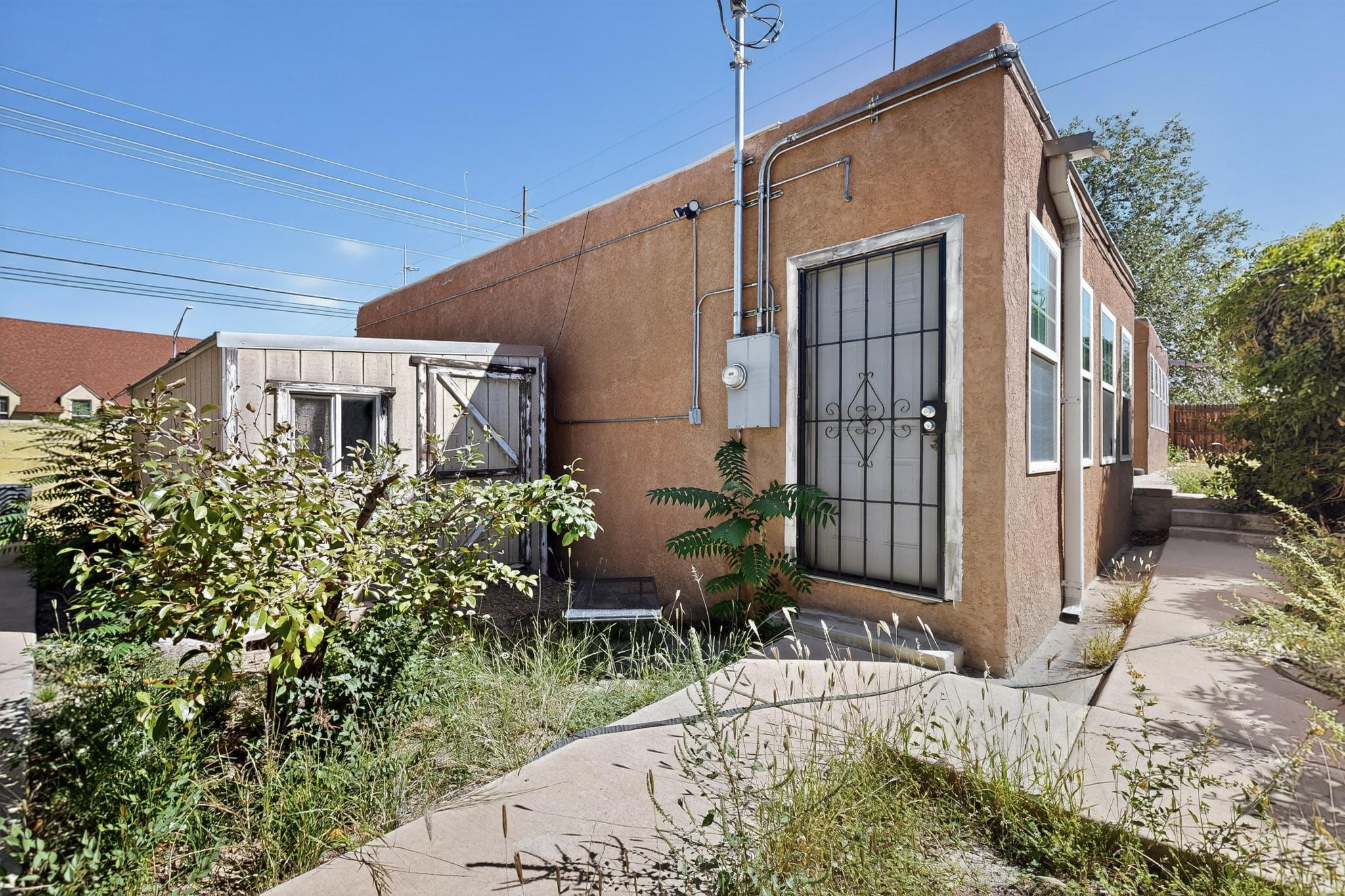 619 Girard Boulevard NE