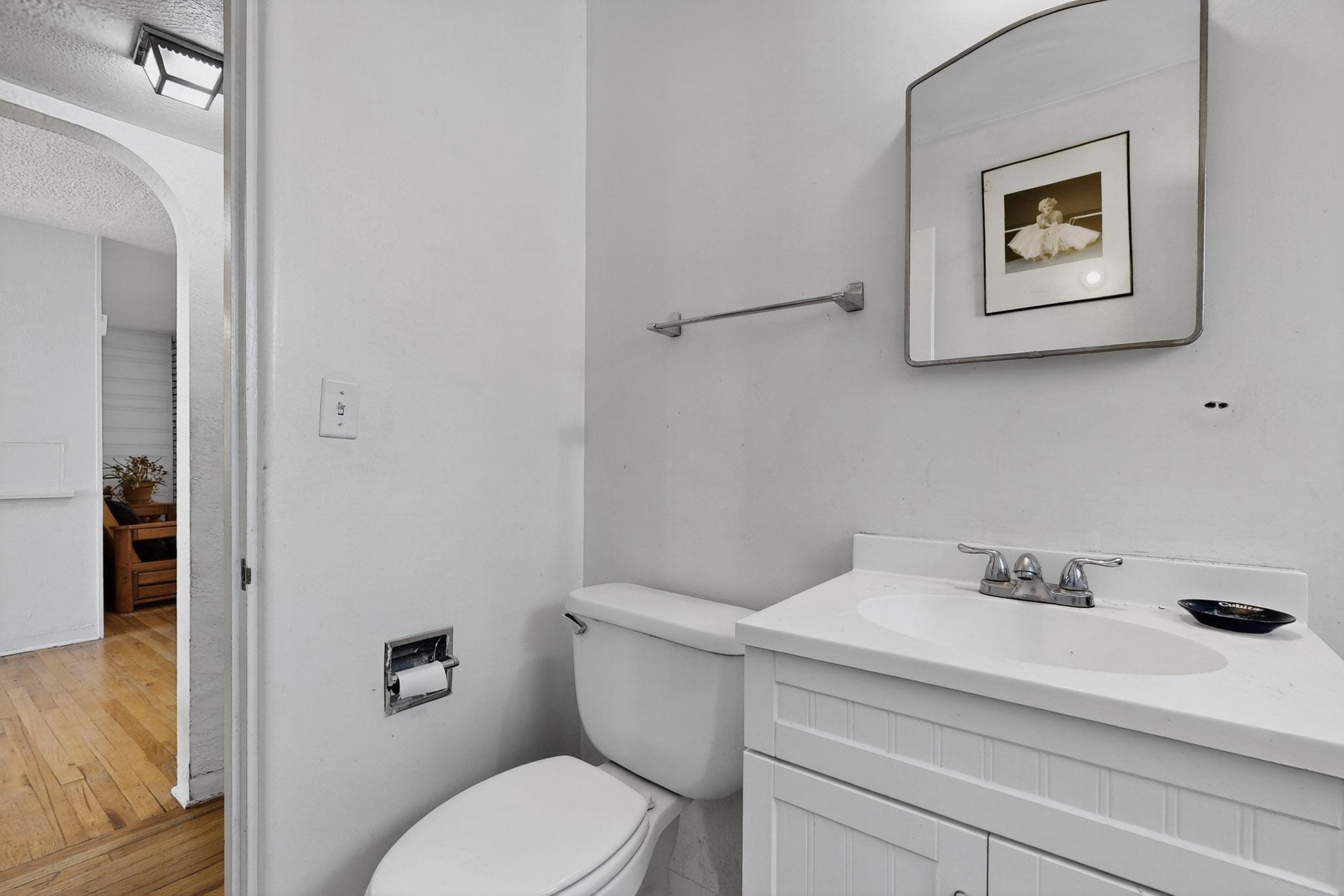 619 Girard Boulevard NE