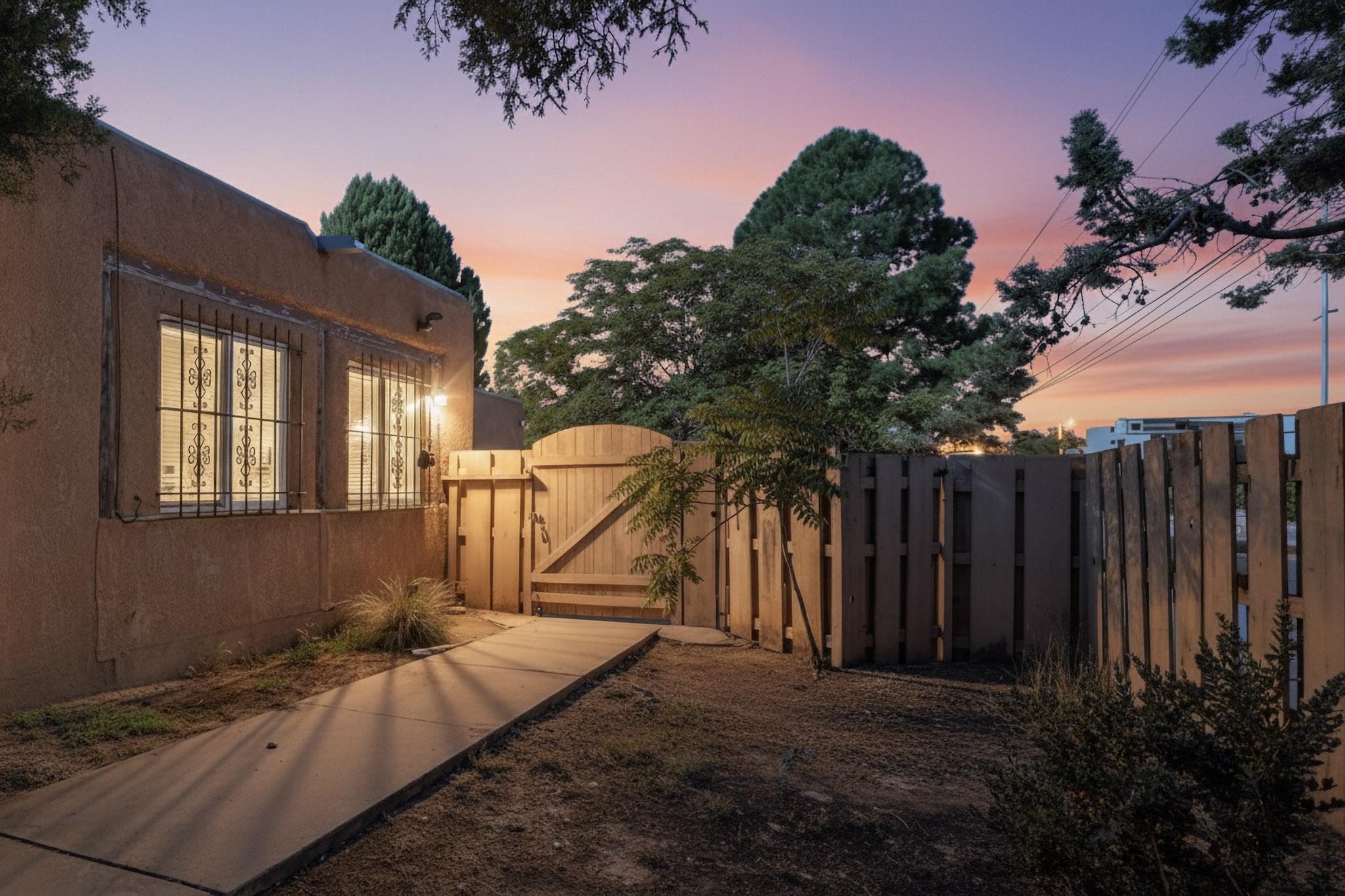 619 Girard Boulevard NE