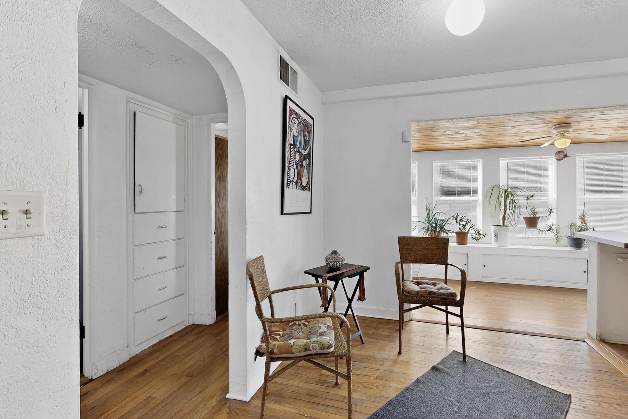 619 Girard Boulevard NE