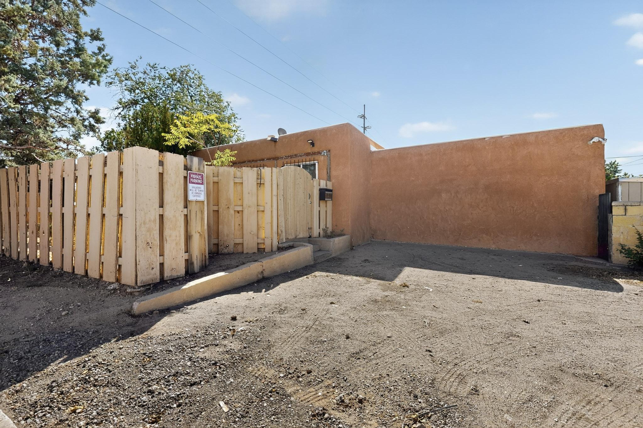 619 Girard Boulevard NE