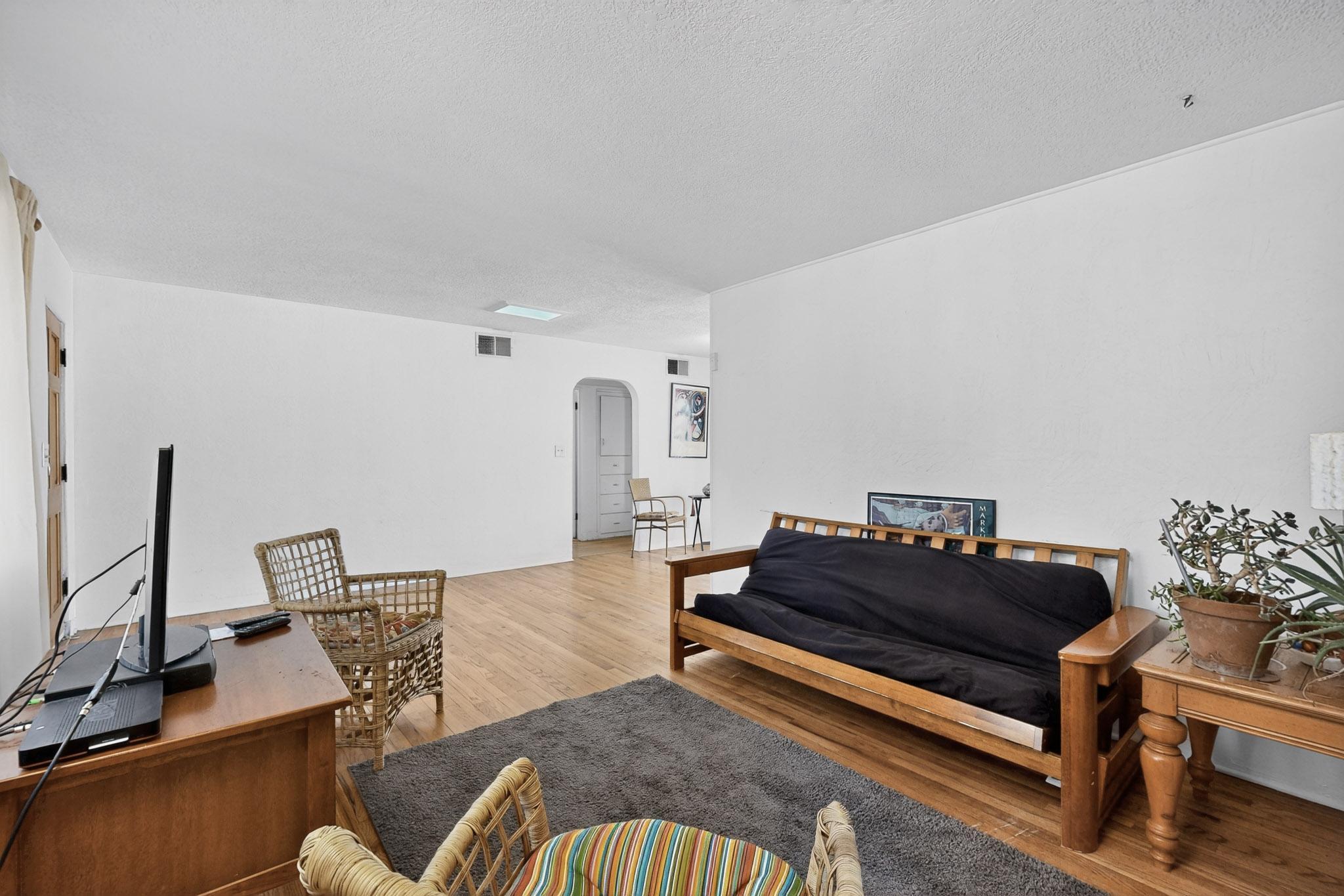 619 Girard Boulevard NE