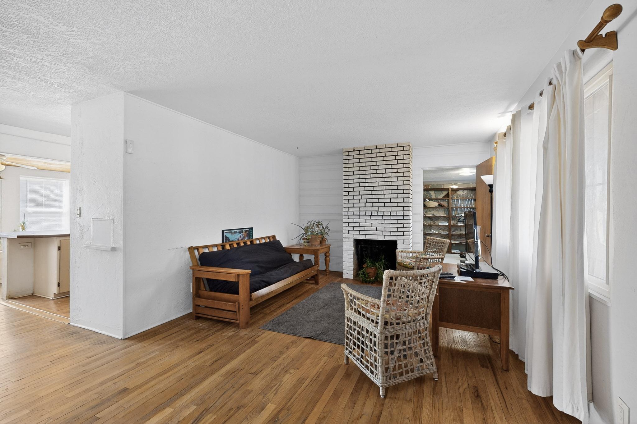 619 Girard Boulevard NE