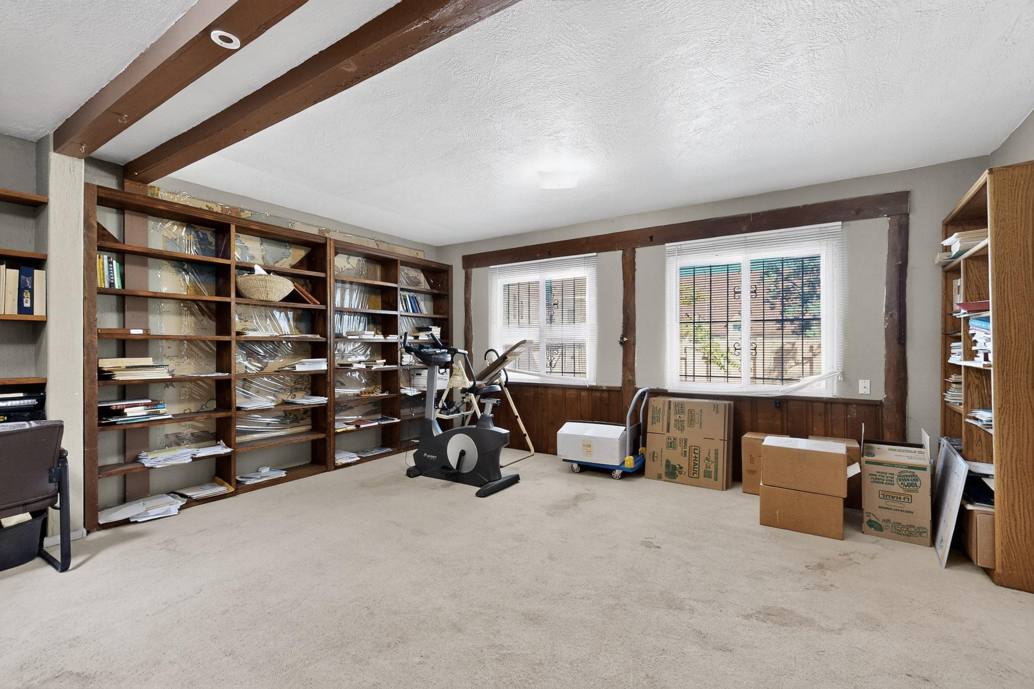 619 Girard Boulevard NE