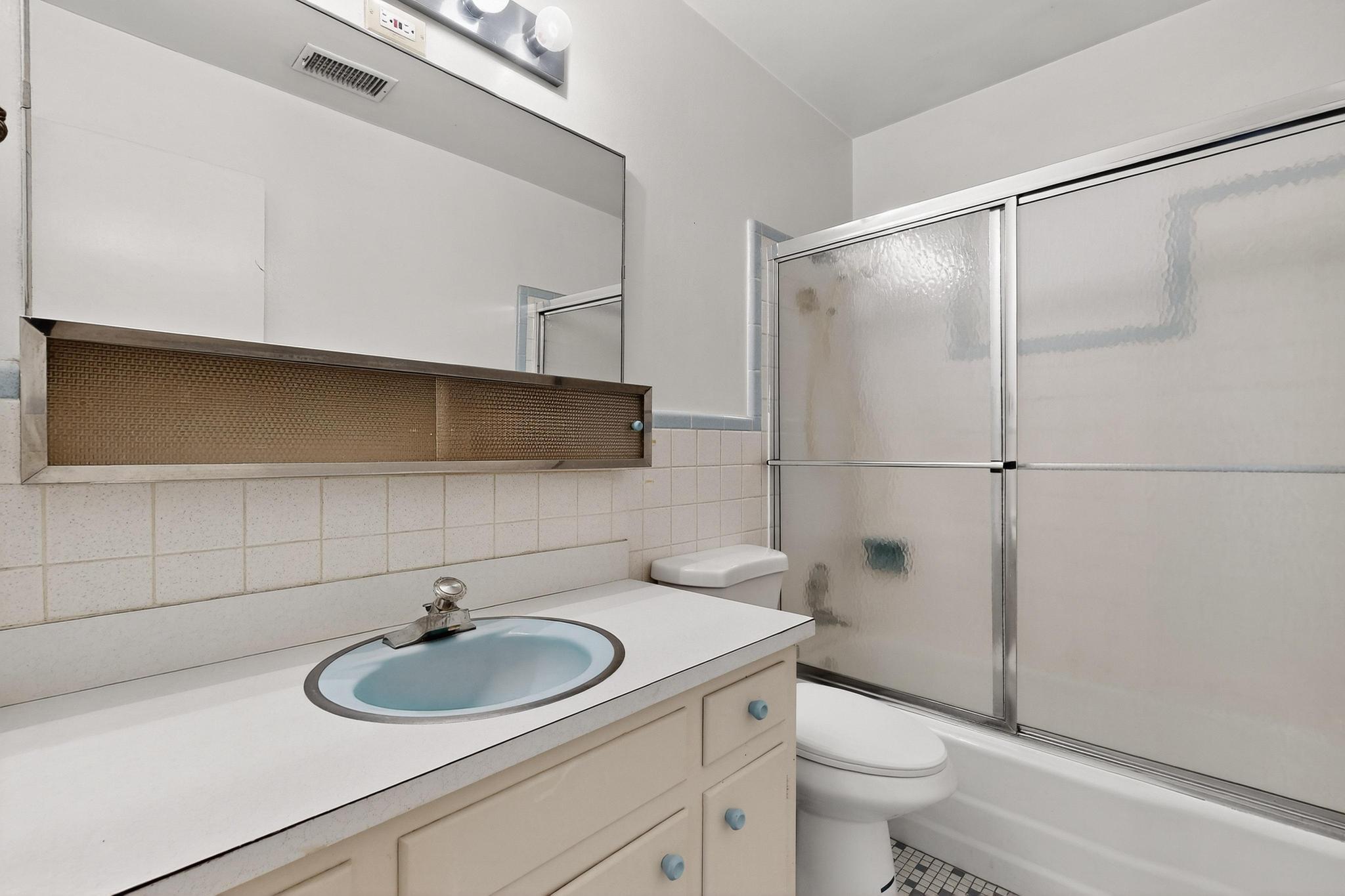 1700 Vassar Drive SE