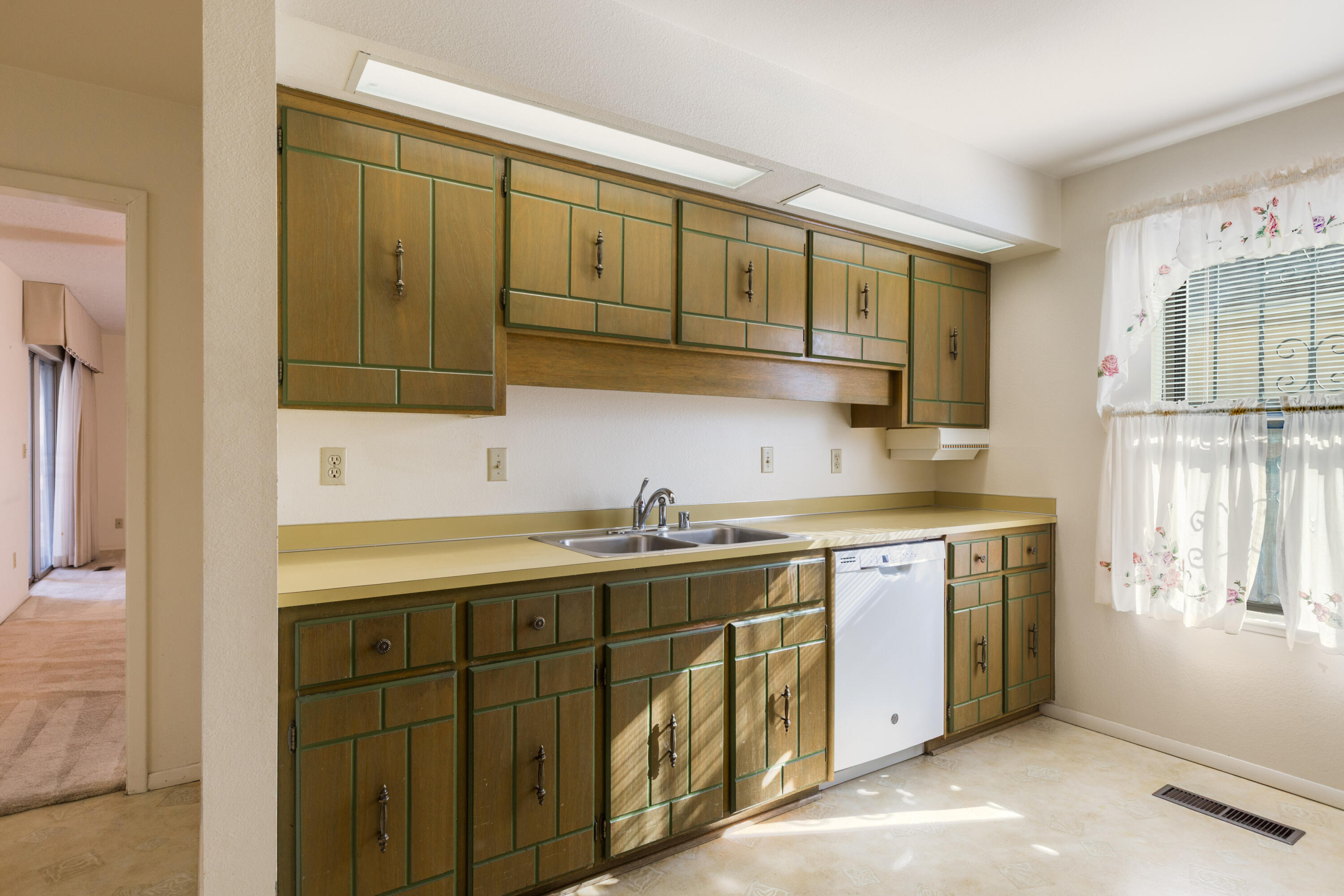 6012 Torreon Drive NE