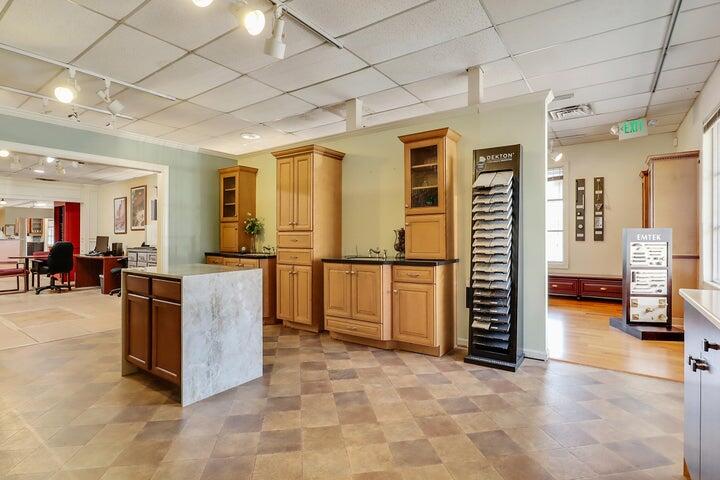 2200 Eubank Boulevard NE