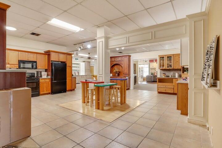 2200 Eubank Boulevard NE