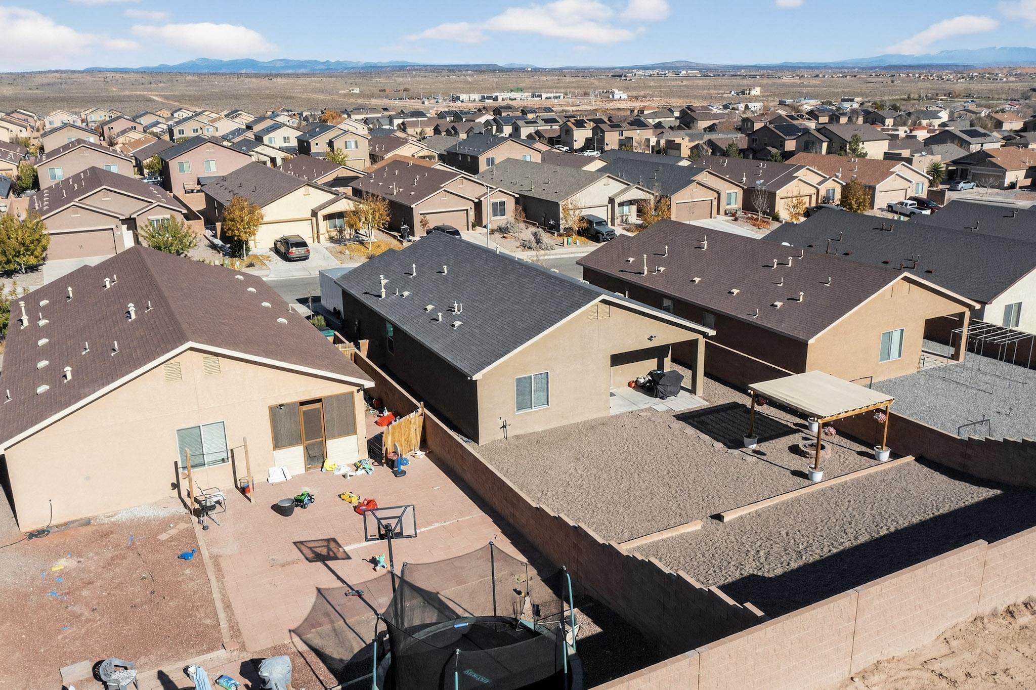 3421 Oregon Trail Road NE