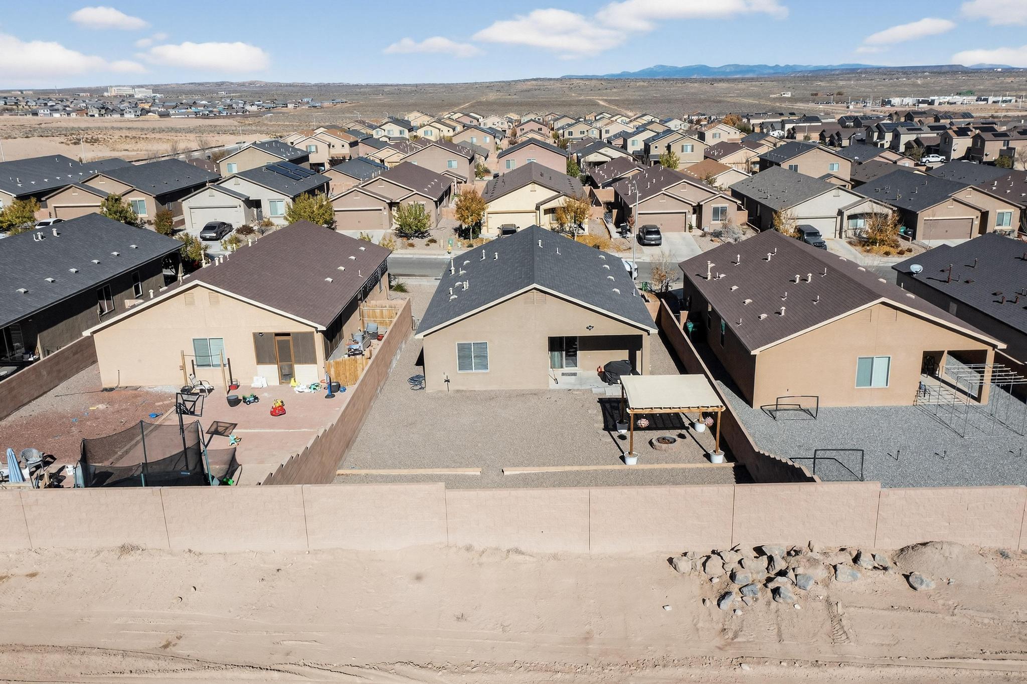 3421 Oregon Trail Road NE