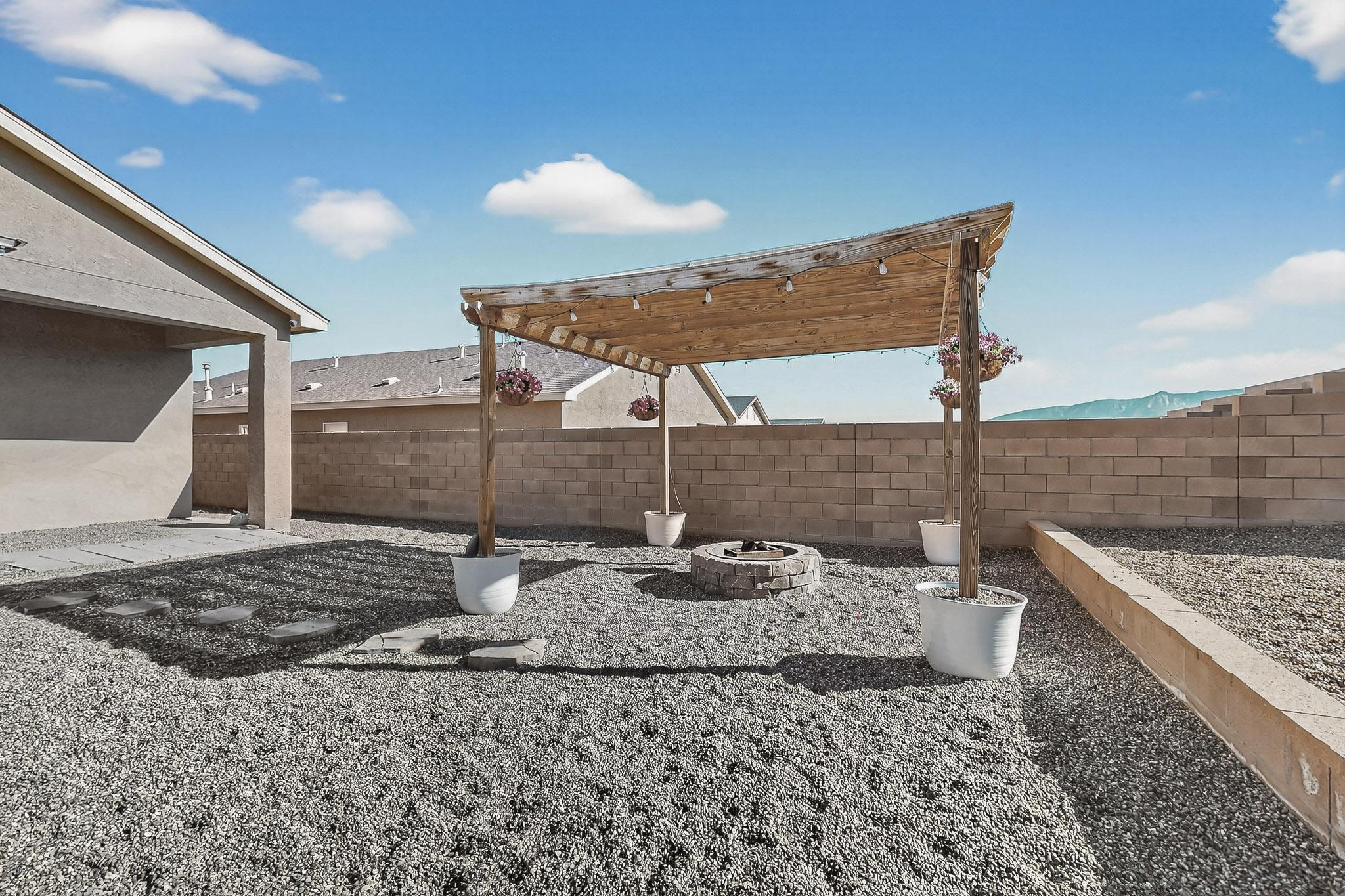 3421 Oregon Trail Road NE