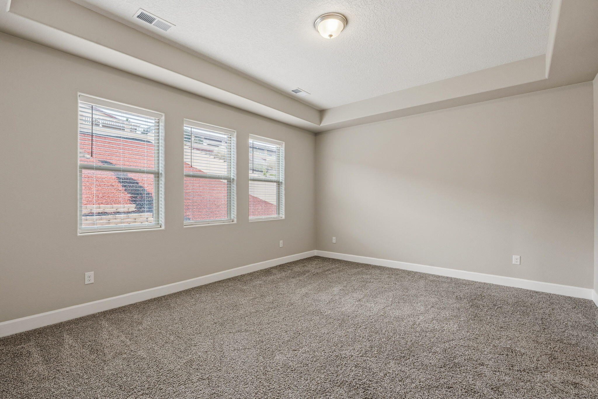 1955 Castle Peak Loop NE