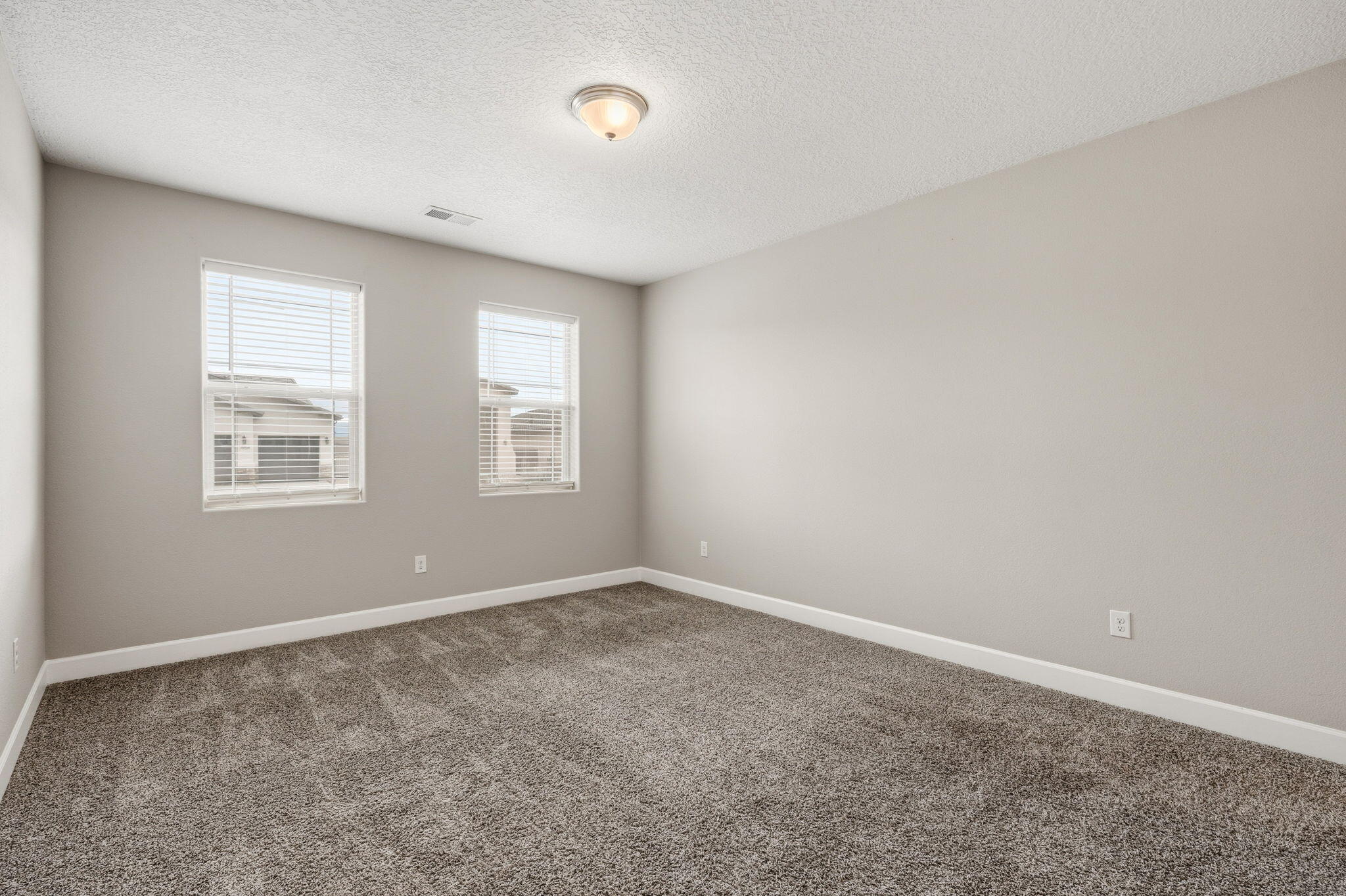 1955 Castle Peak Loop NE