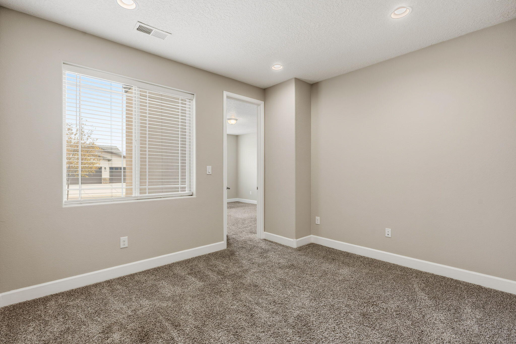 1955 Castle Peak Loop NE