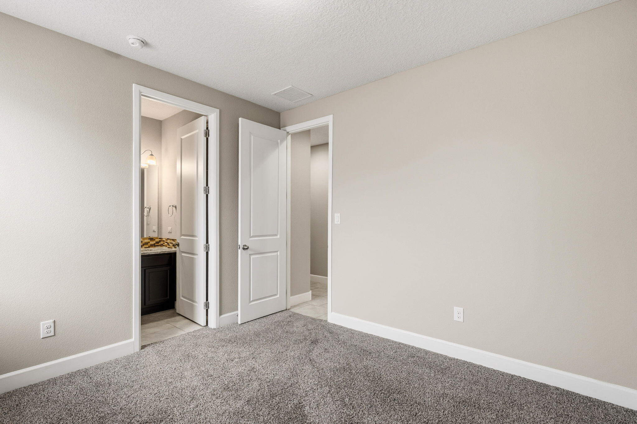 1955 Castle Peak Loop NE