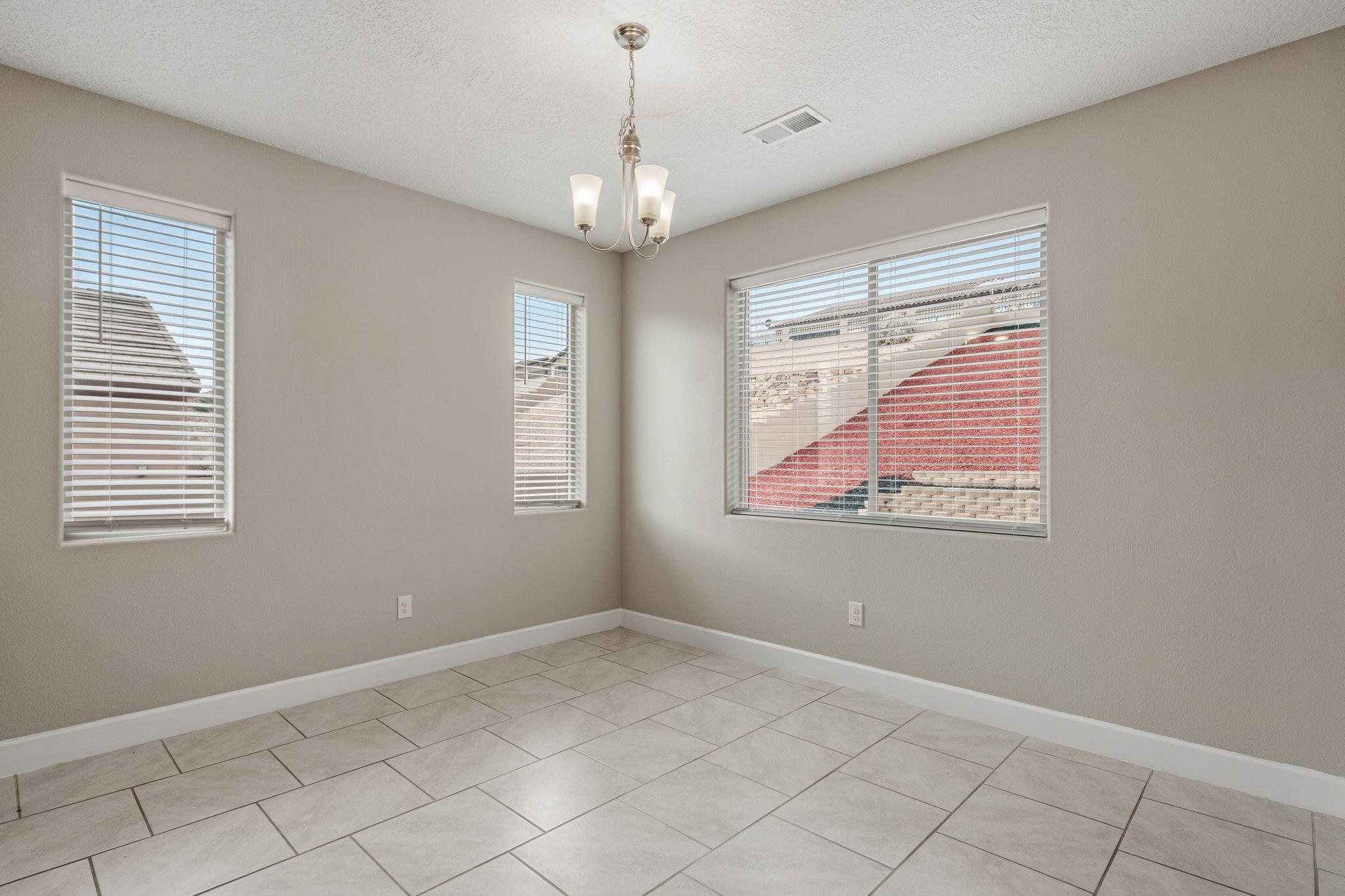 1955 Castle Peak Loop NE