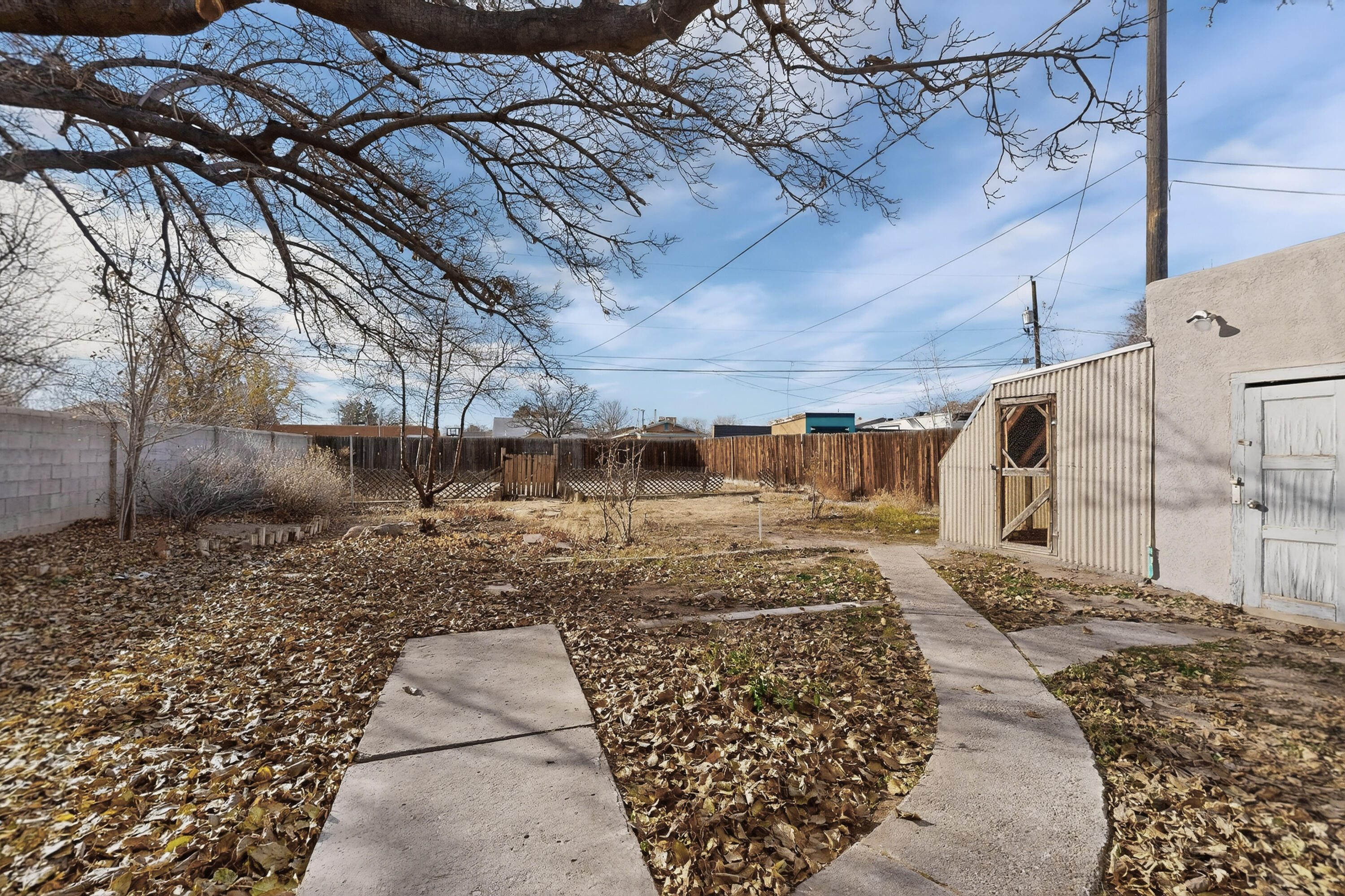 902 Headingly Avenue NW