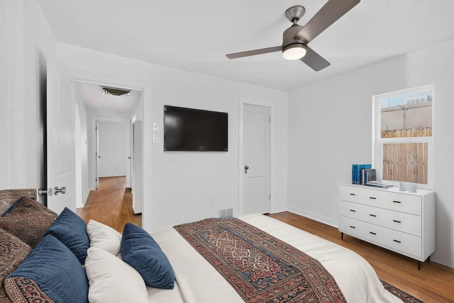 902 Headingly Avenue NW