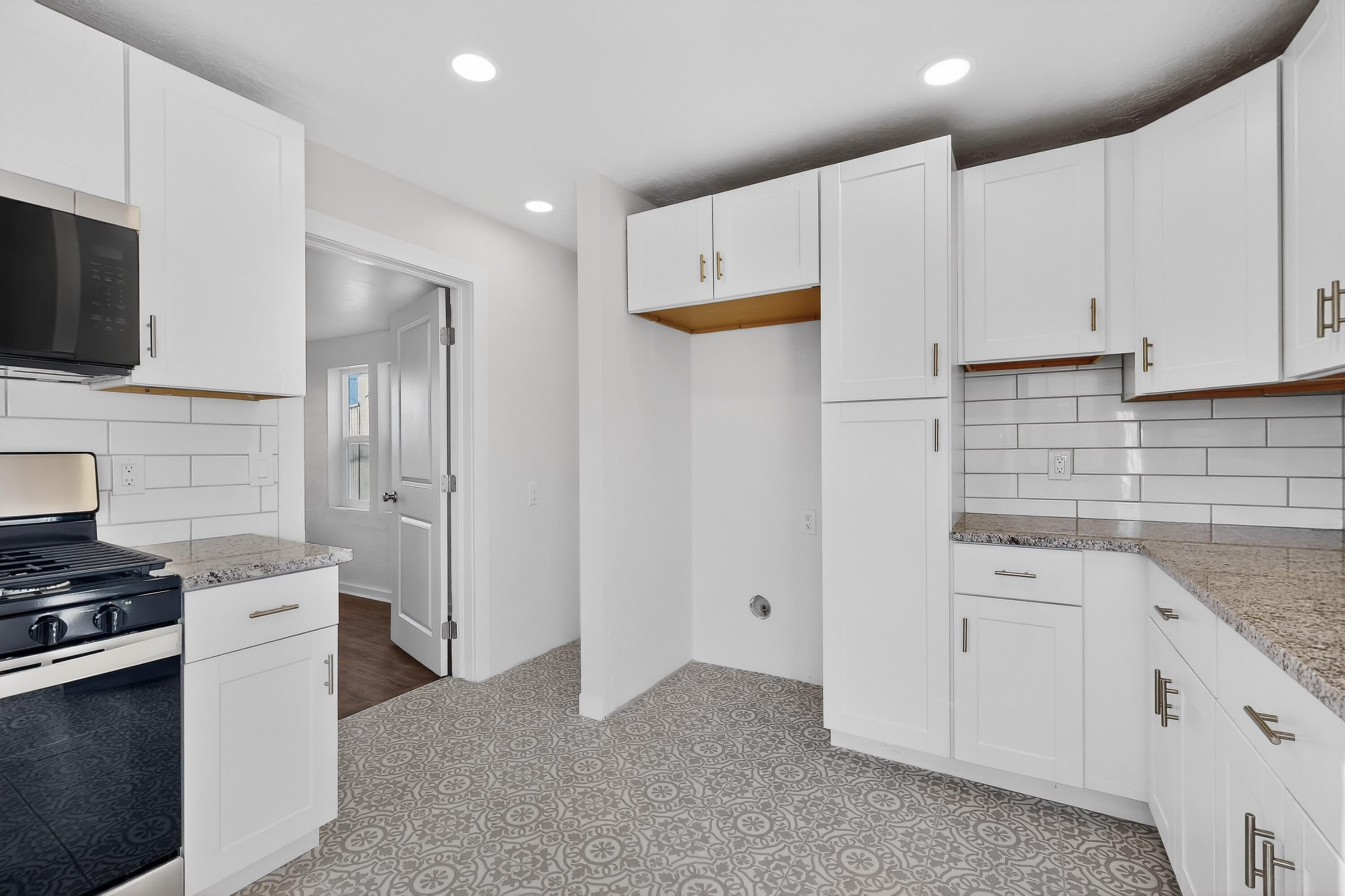 902 Headingly Avenue NW