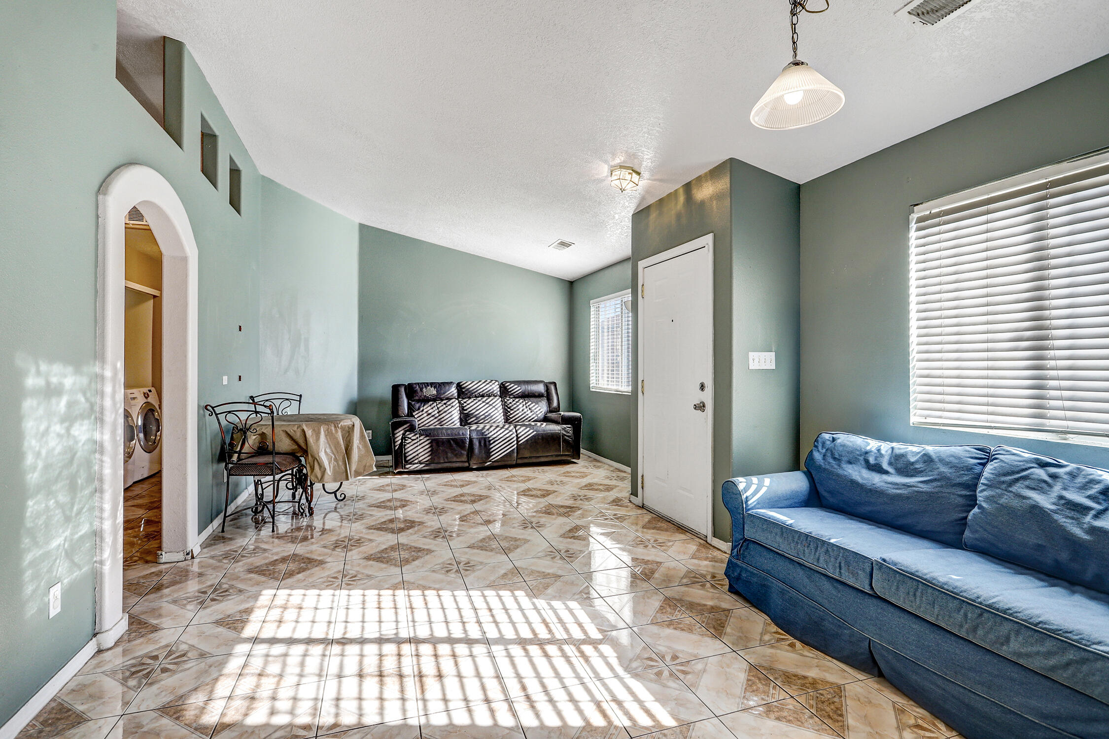 463 Sunrise West Drive SW