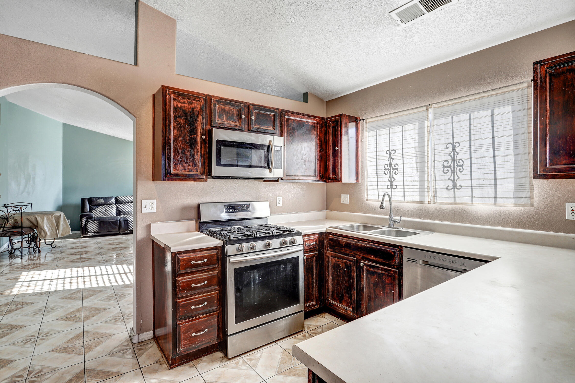 463 Sunrise West Drive SW