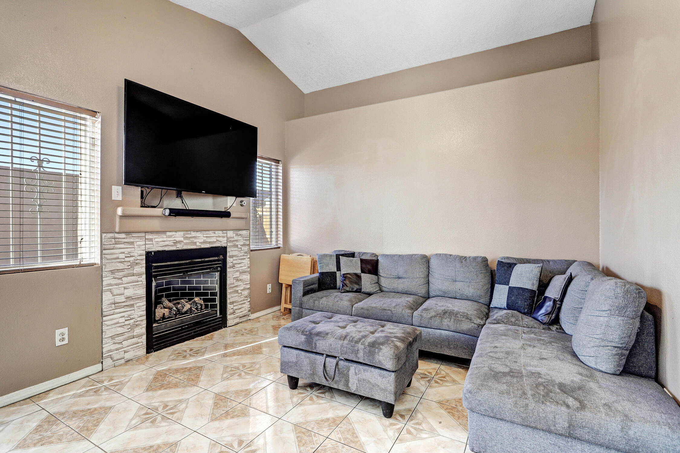 463 Sunrise West Drive SW