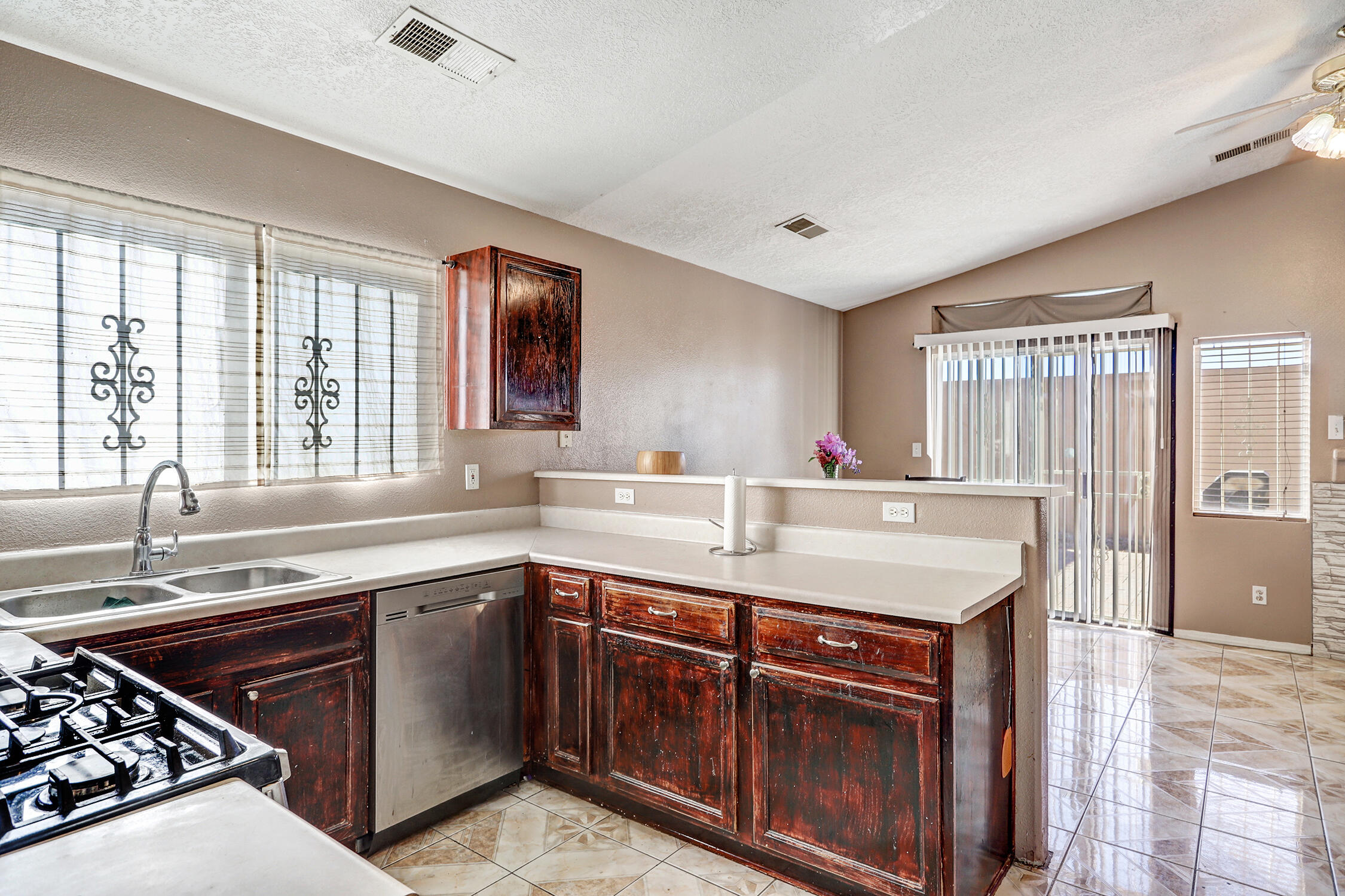 463 Sunrise West Drive SW