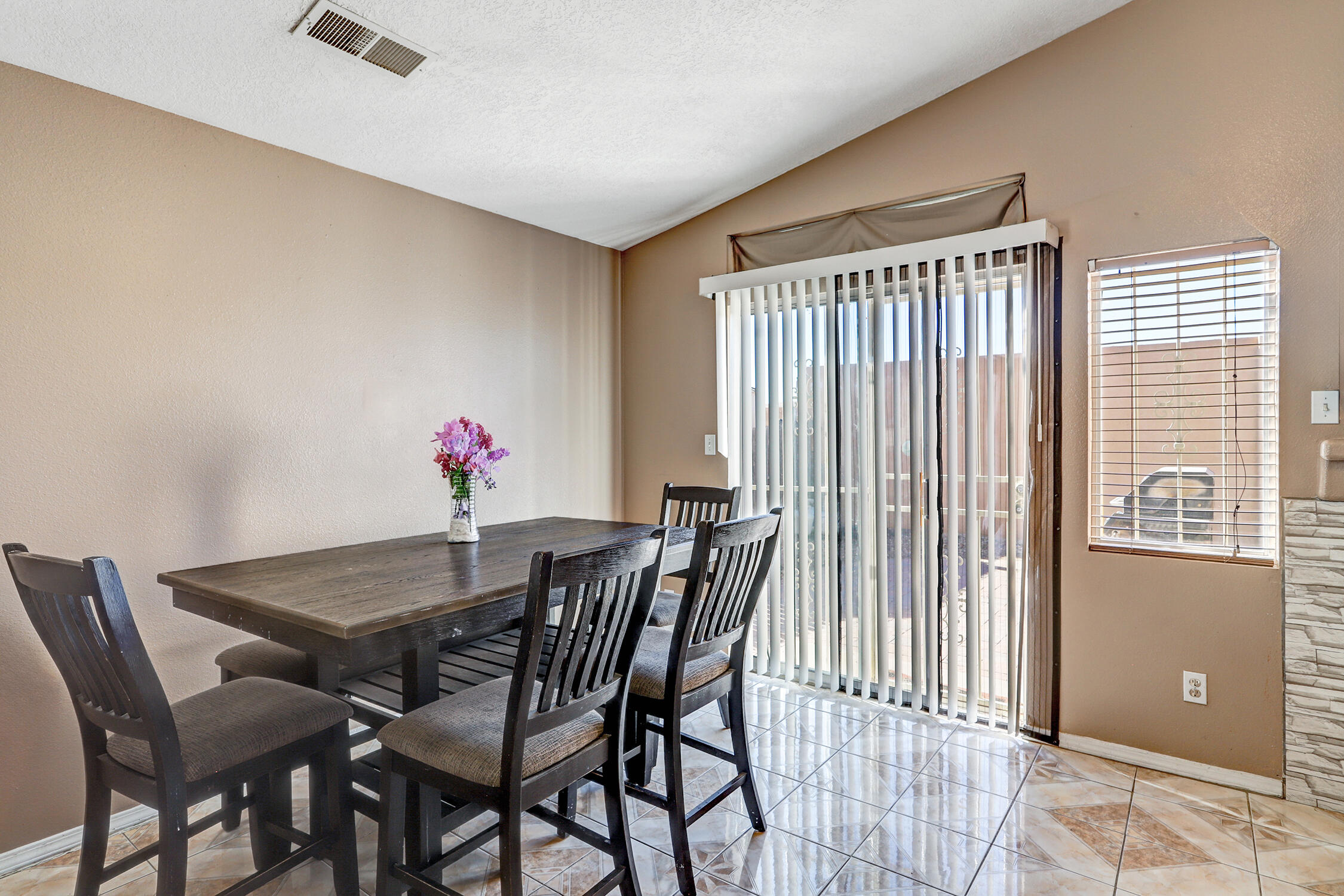 463 Sunrise West Drive SW