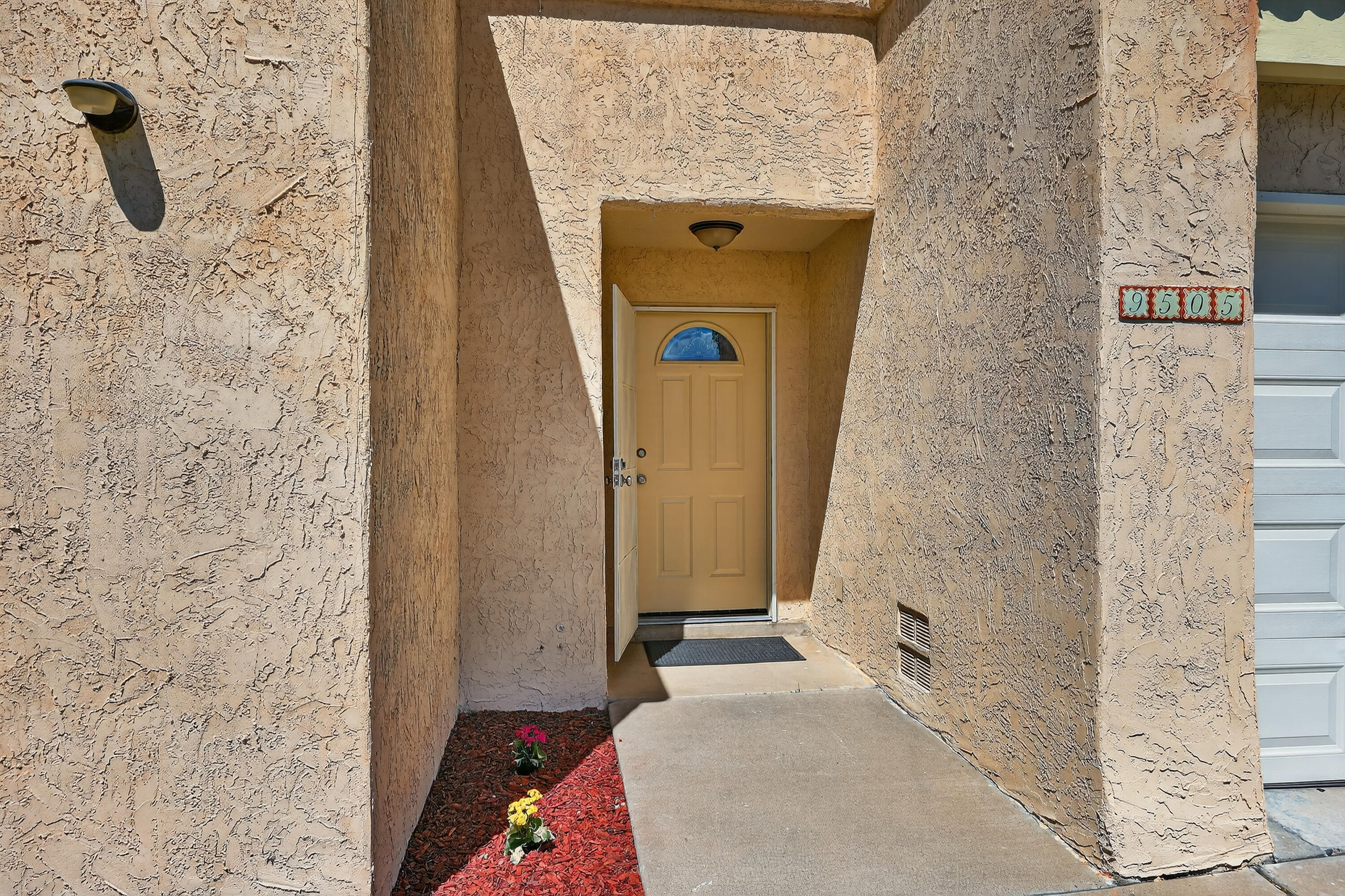 9505 COMANCHE Road NE