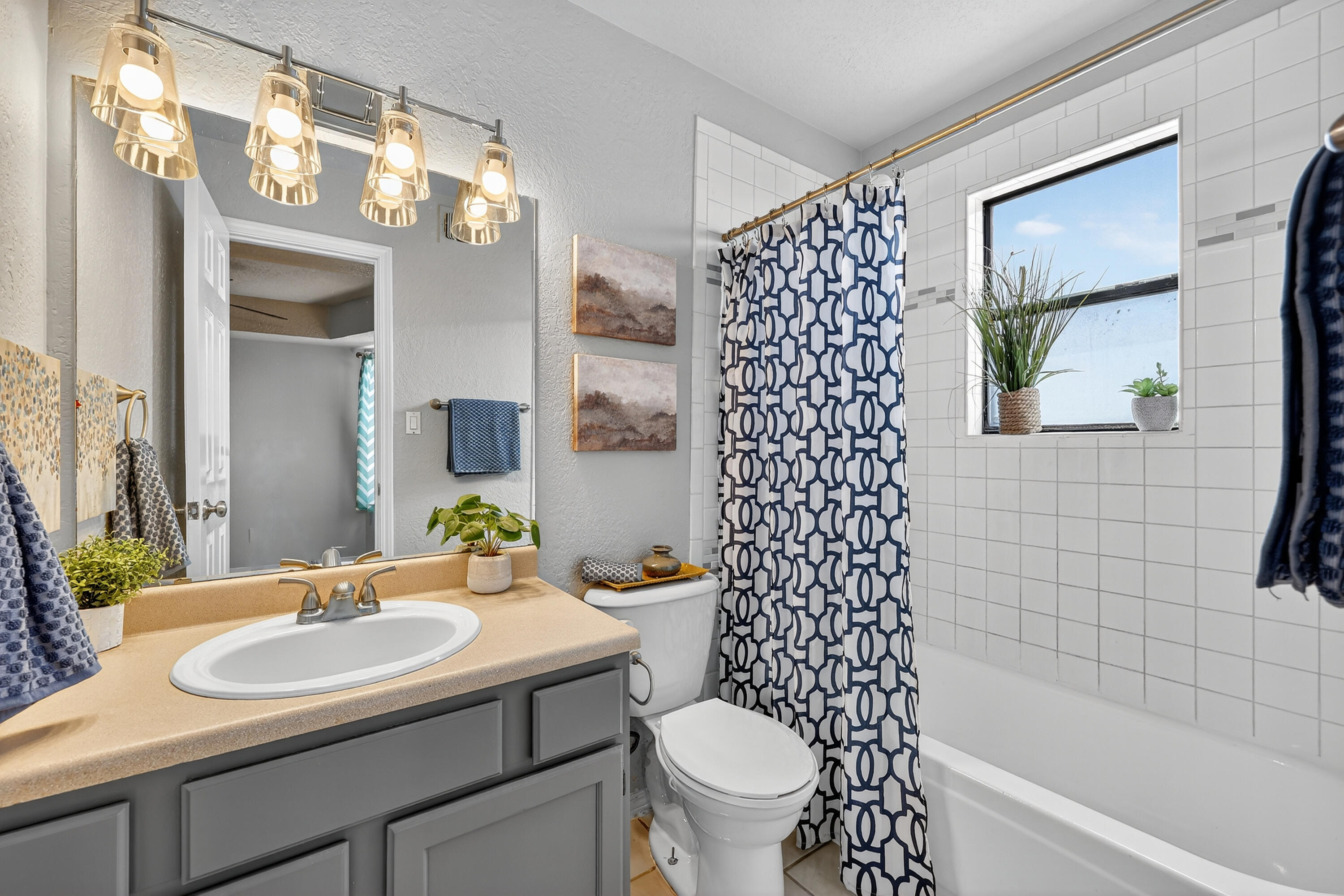 9505 COMANCHE Road NE