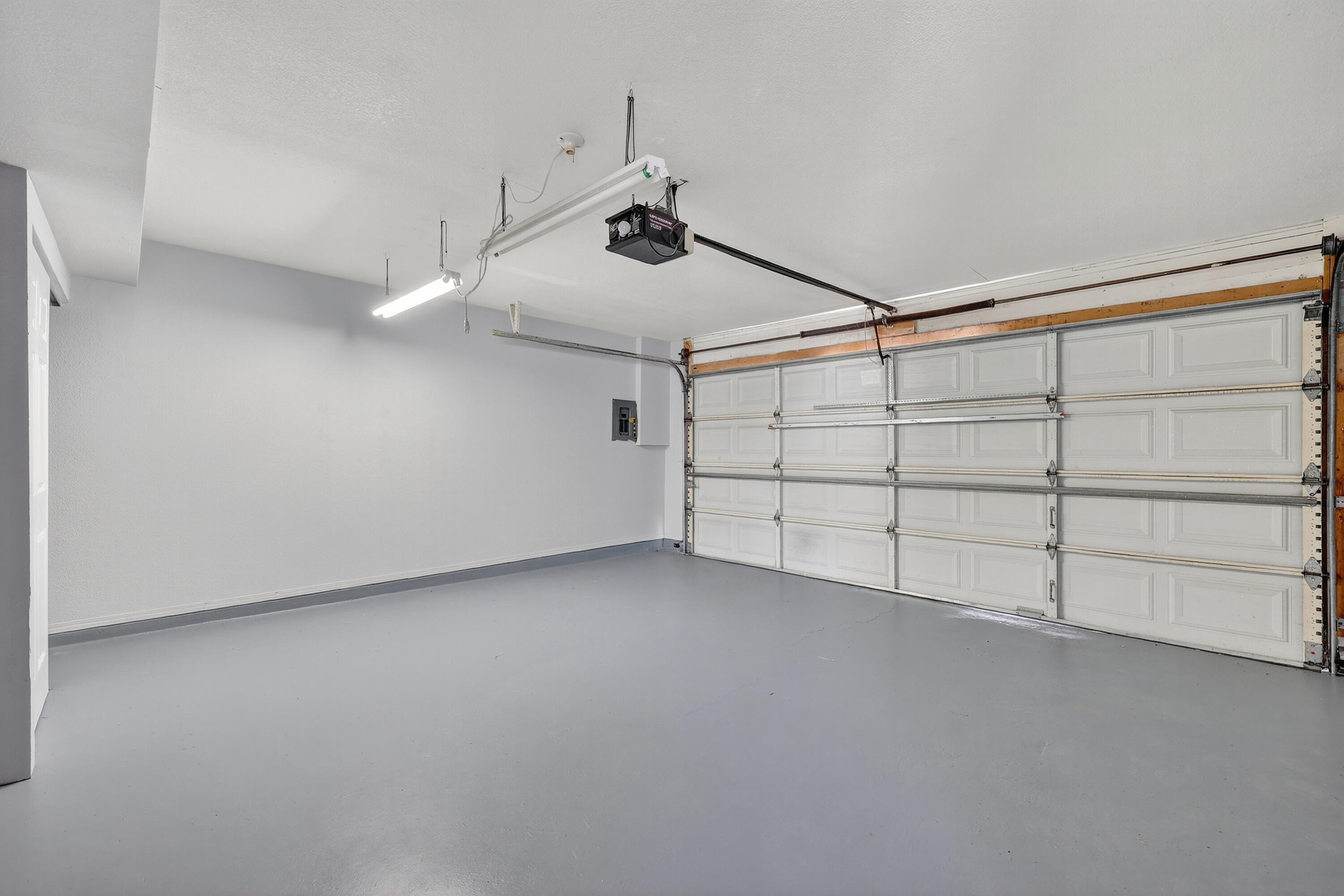 9505 COMANCHE Road NE