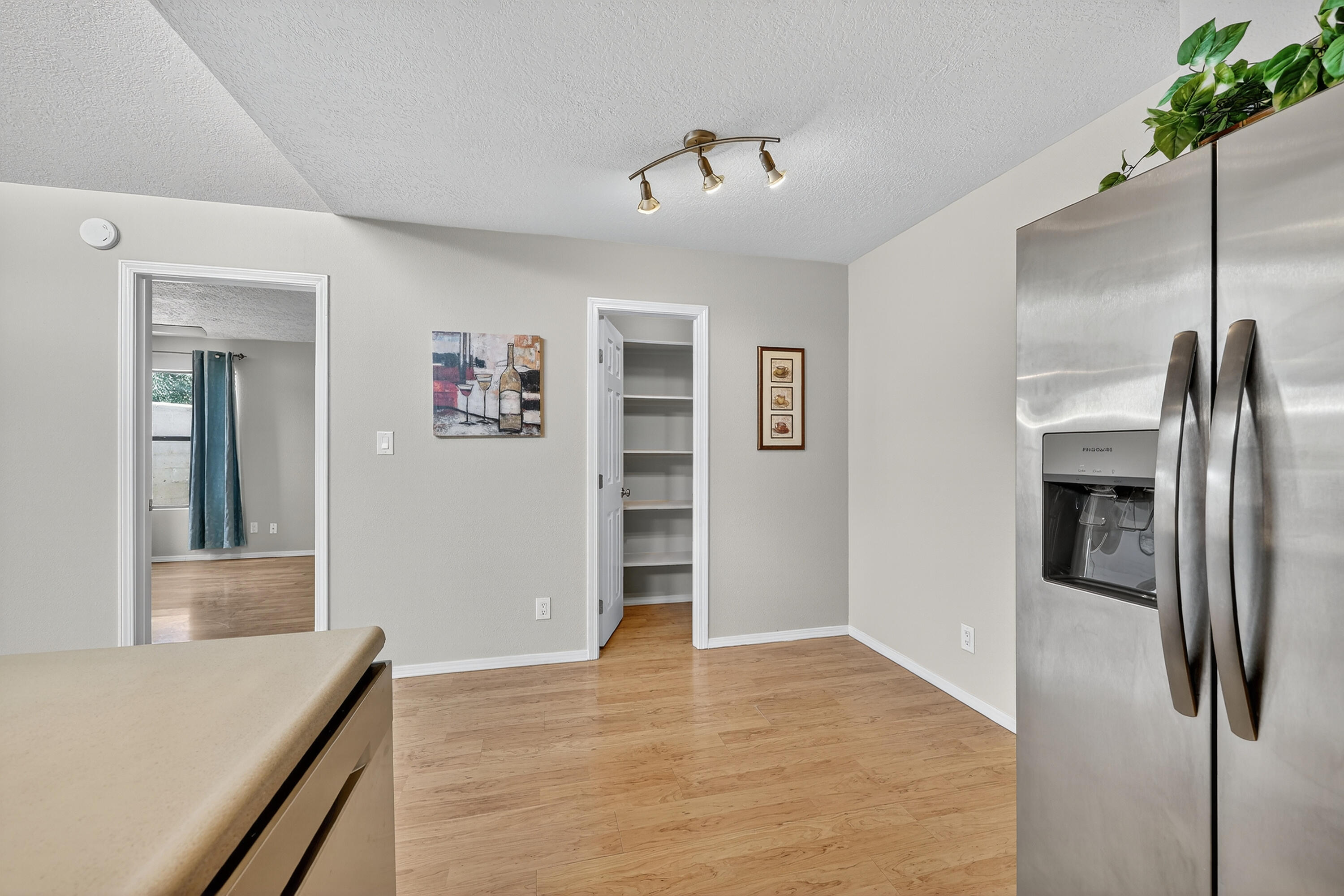 9505 COMANCHE Road NE