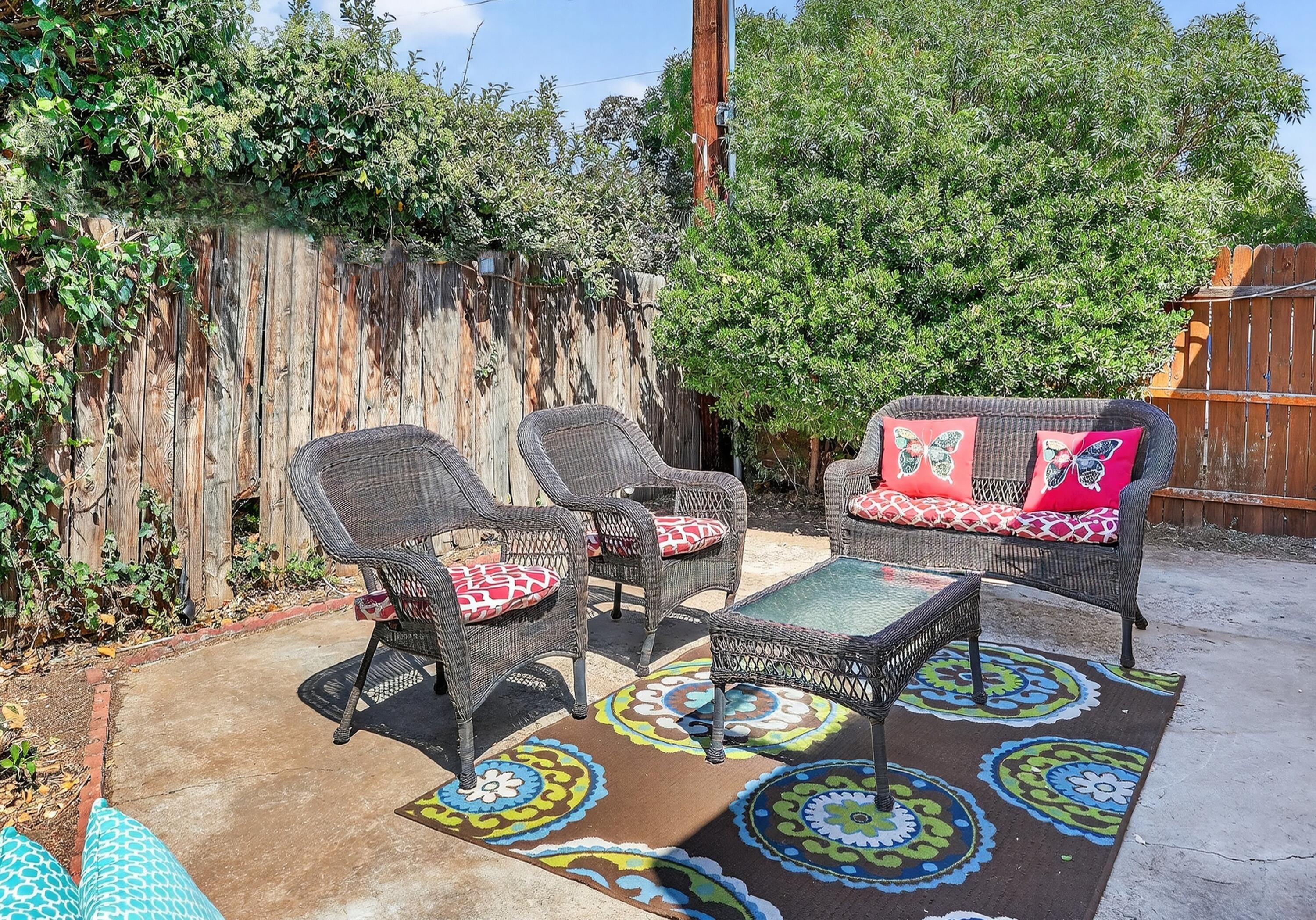 9505 COMANCHE Road NE