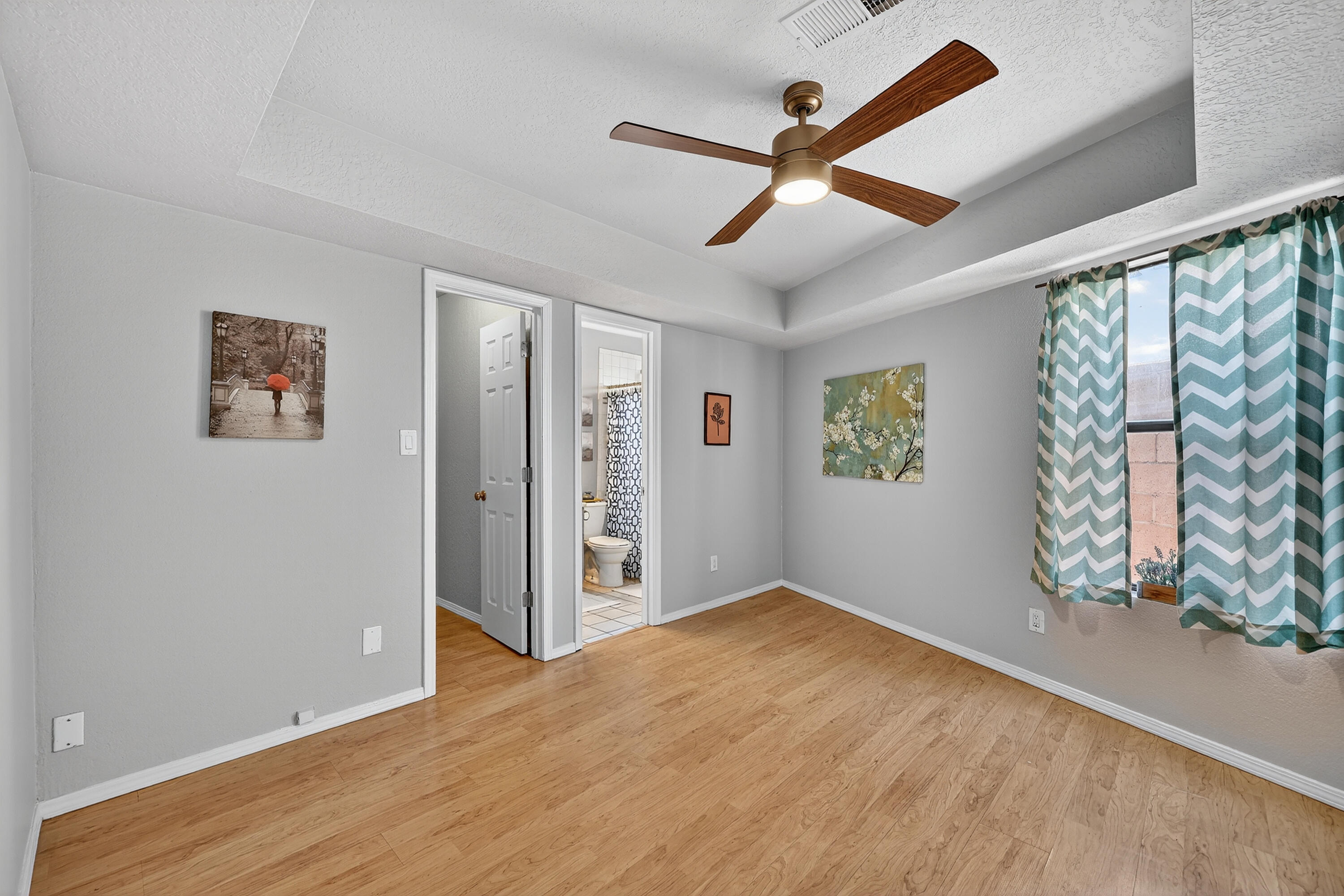 9505 COMANCHE Road NE