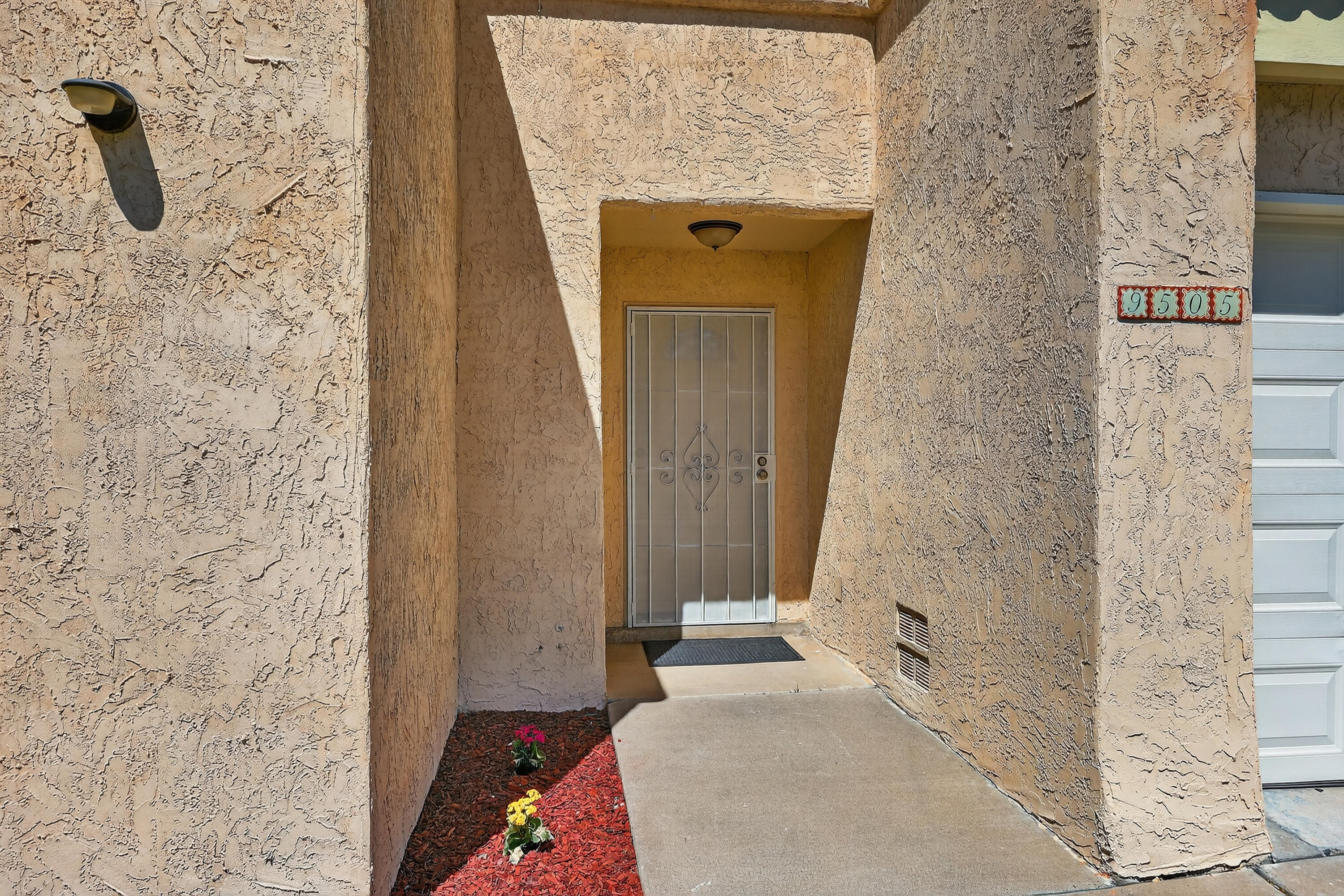 9505 COMANCHE Road NE