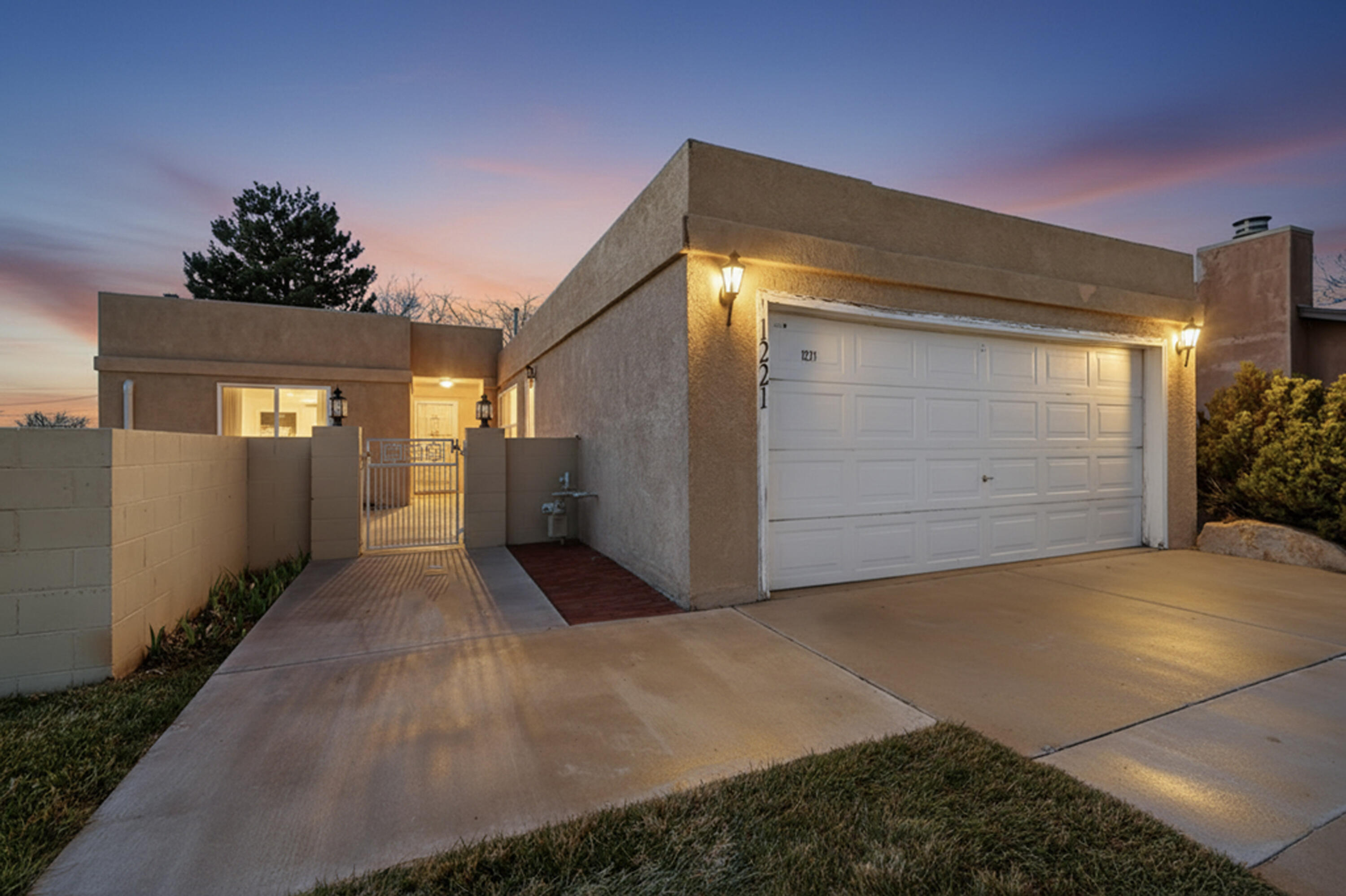 1221 La Charles Drive NE