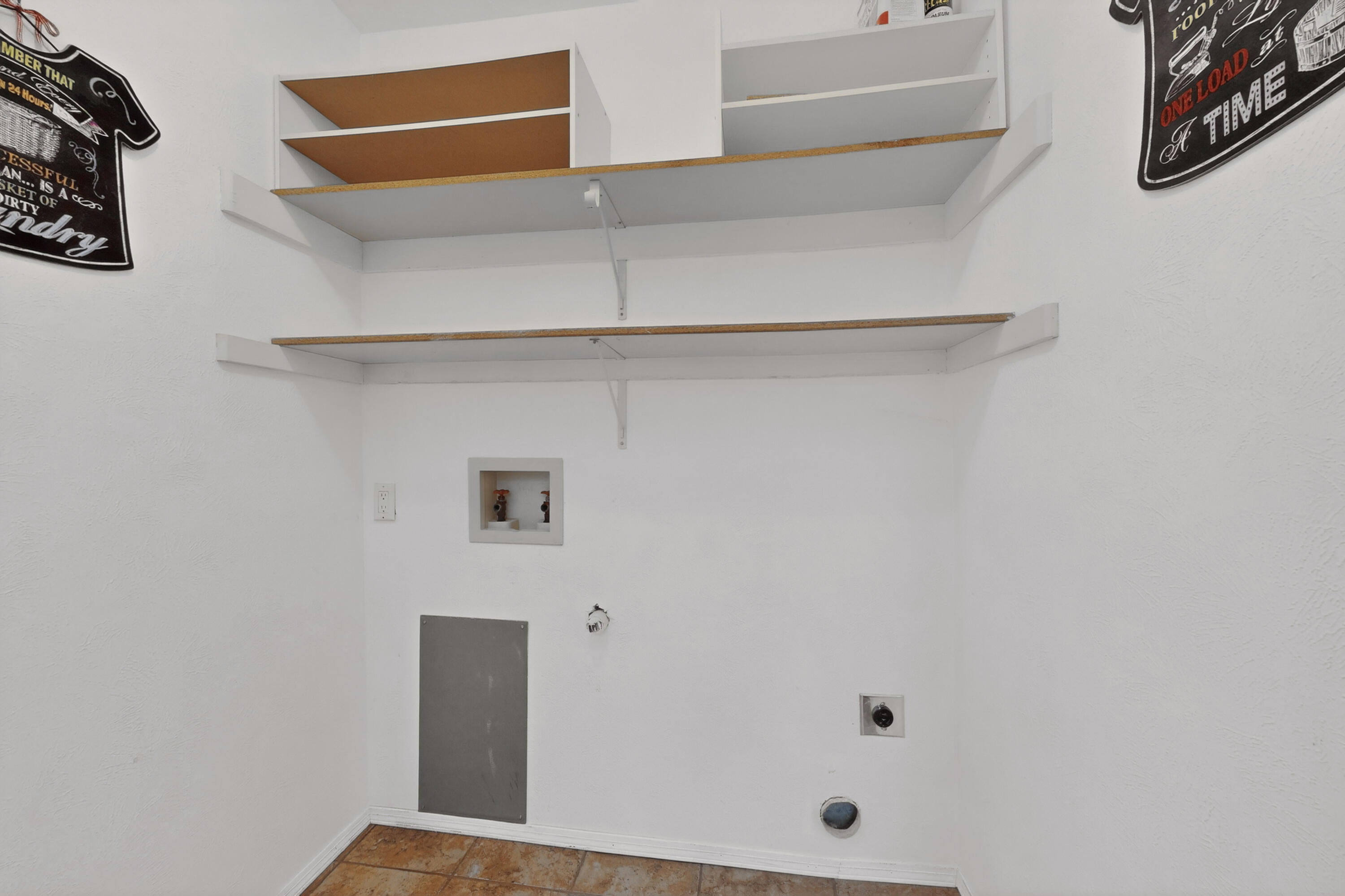 1221 La Charles Drive NE