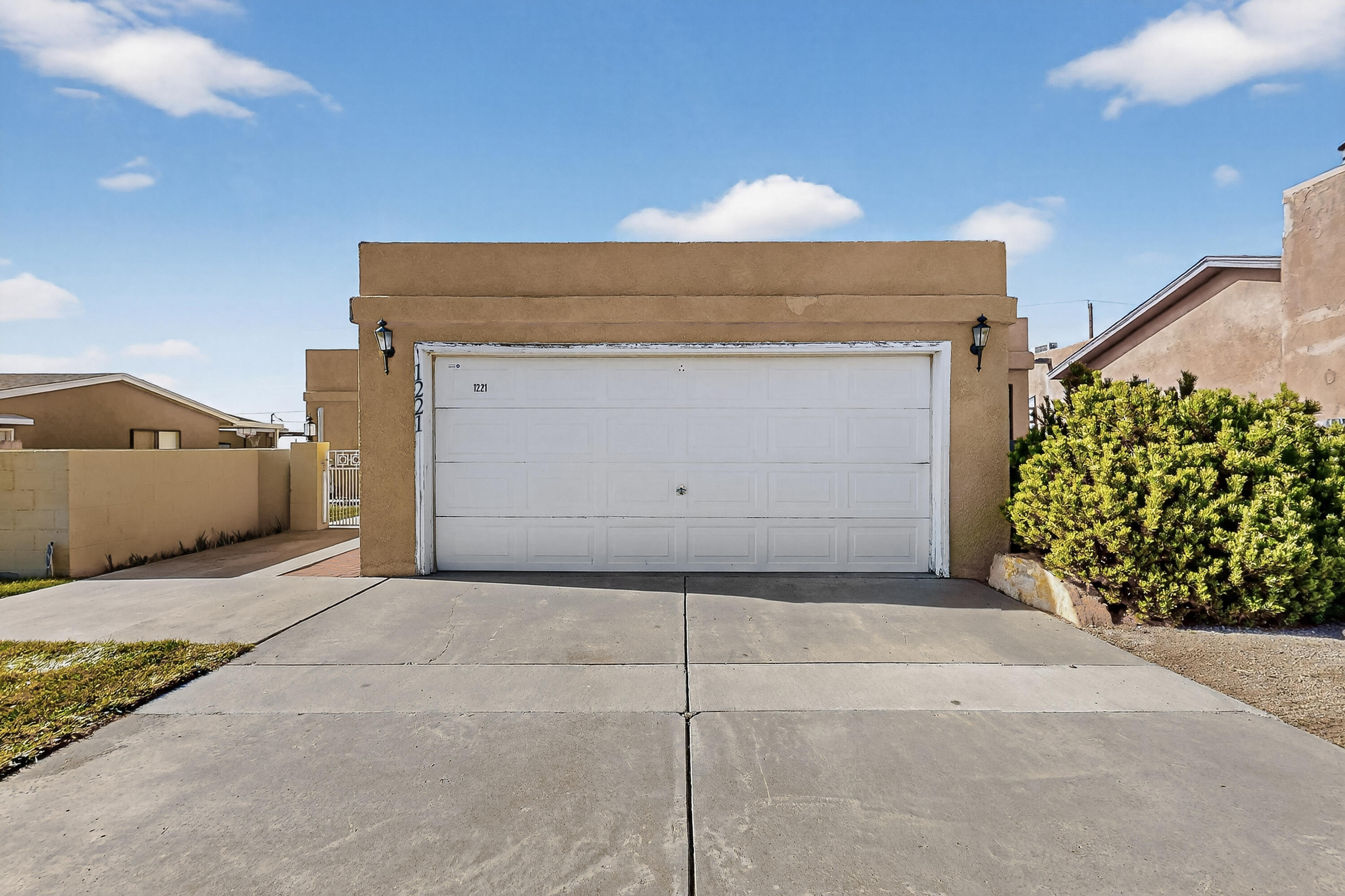 1221 La Charles Drive NE