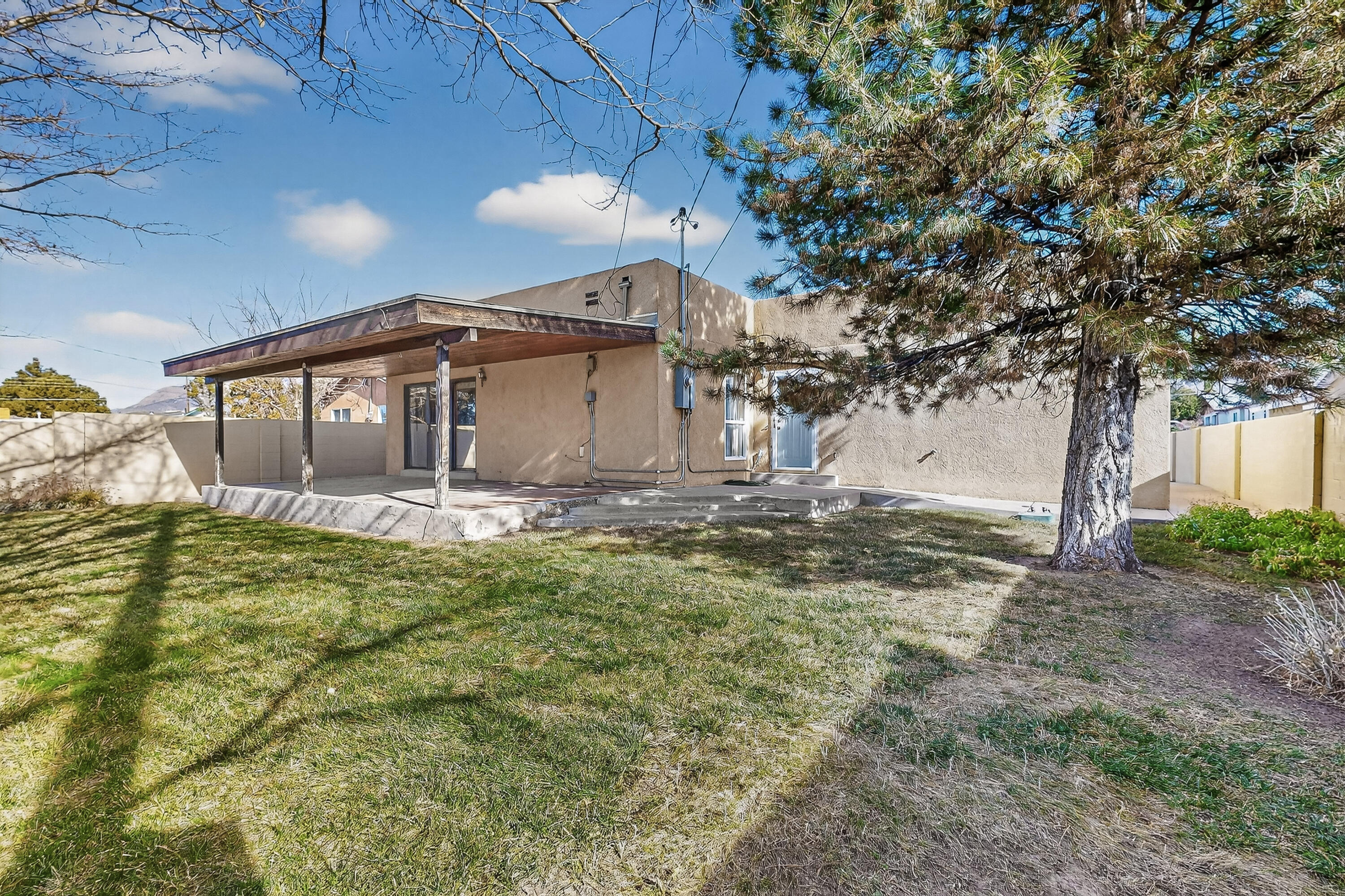 1221 La Charles Drive NE