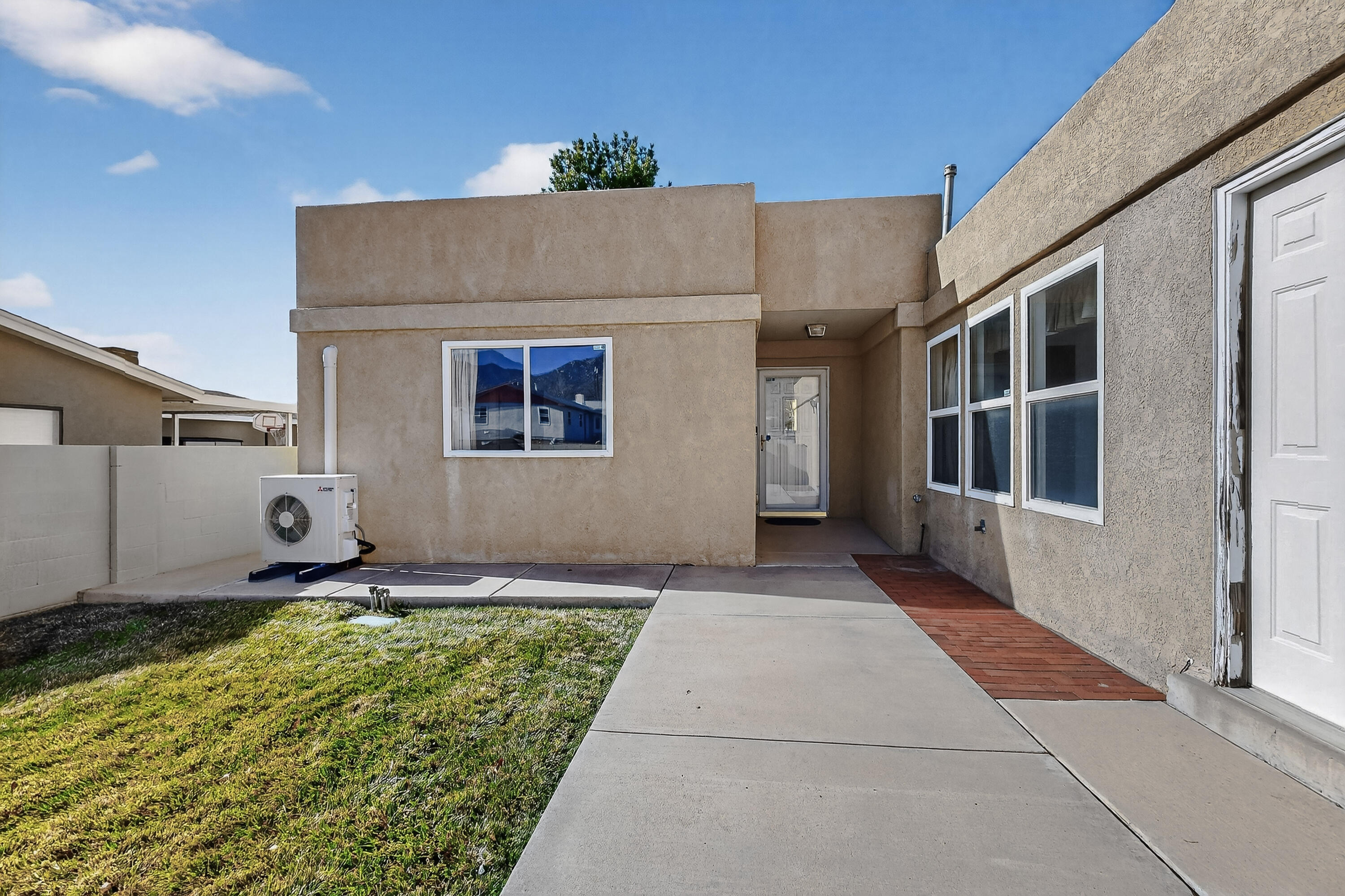 1221 La Charles Drive NE