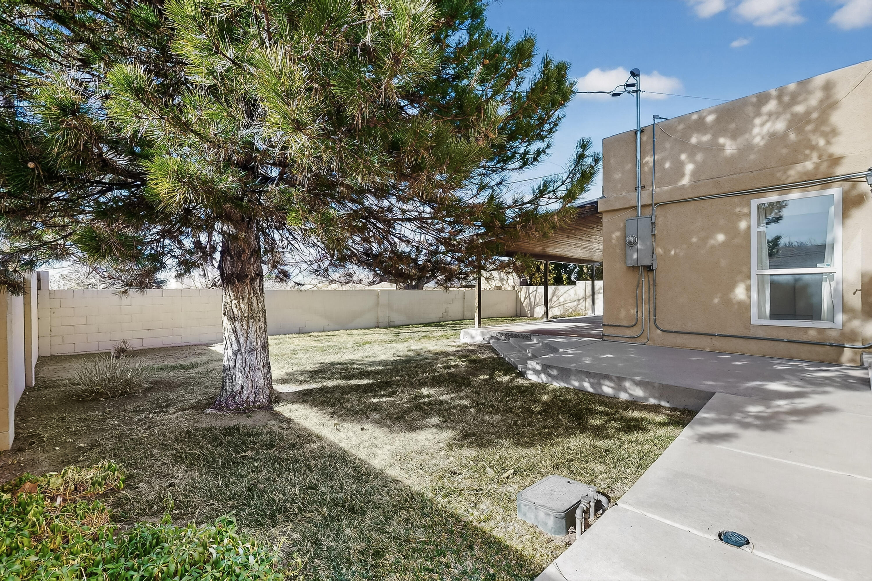 1221 La Charles Drive NE