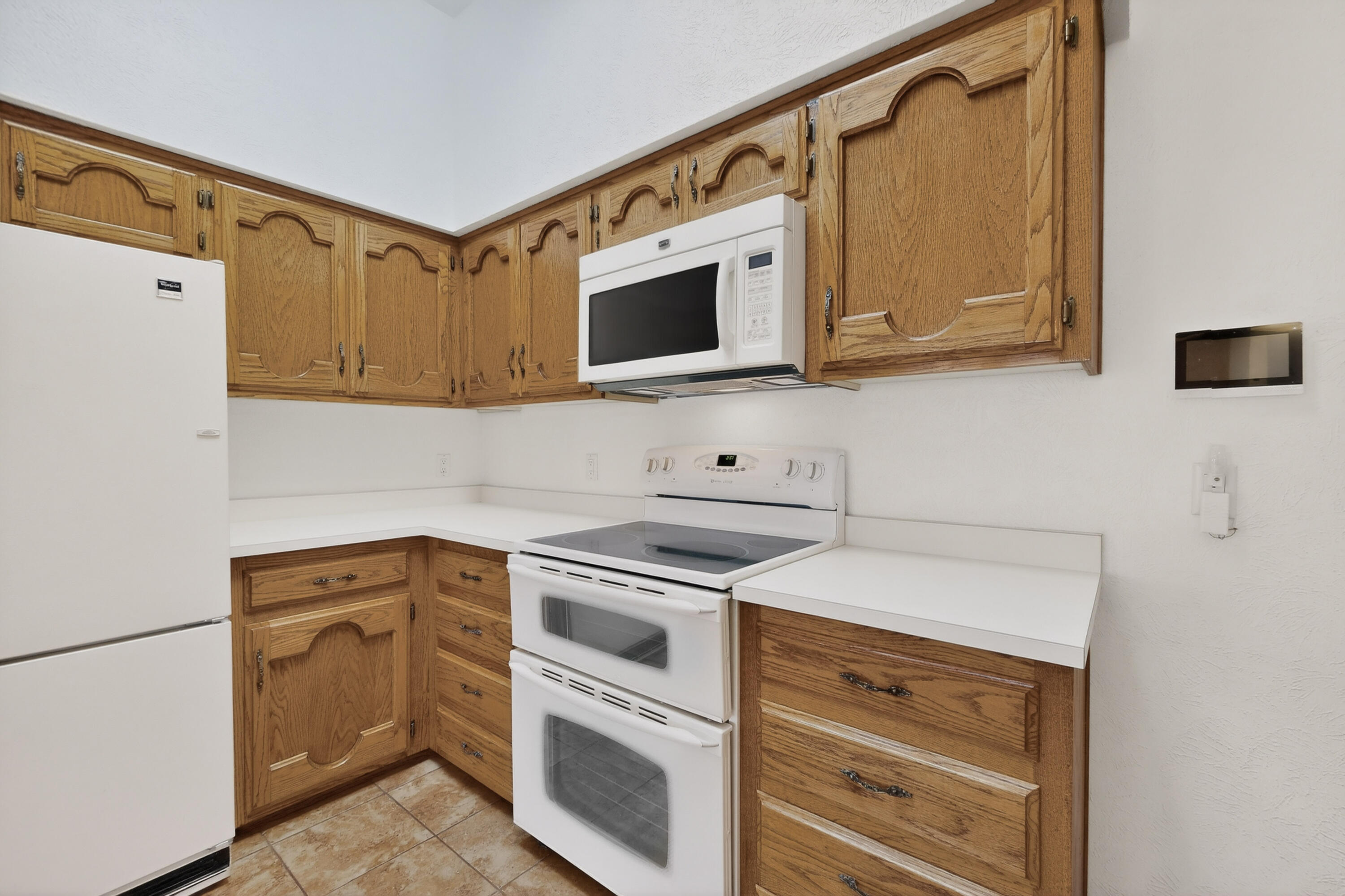 1221 La Charles Drive NE