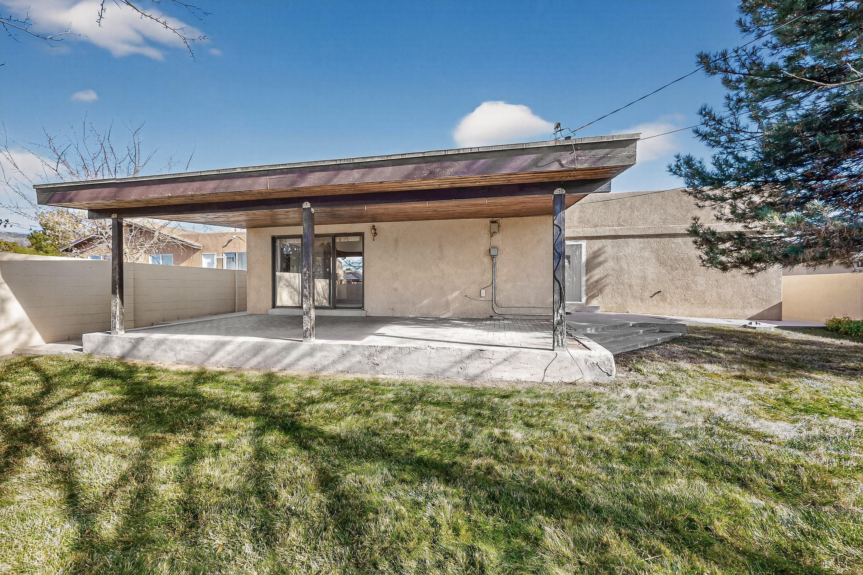 1221 La Charles Drive NE