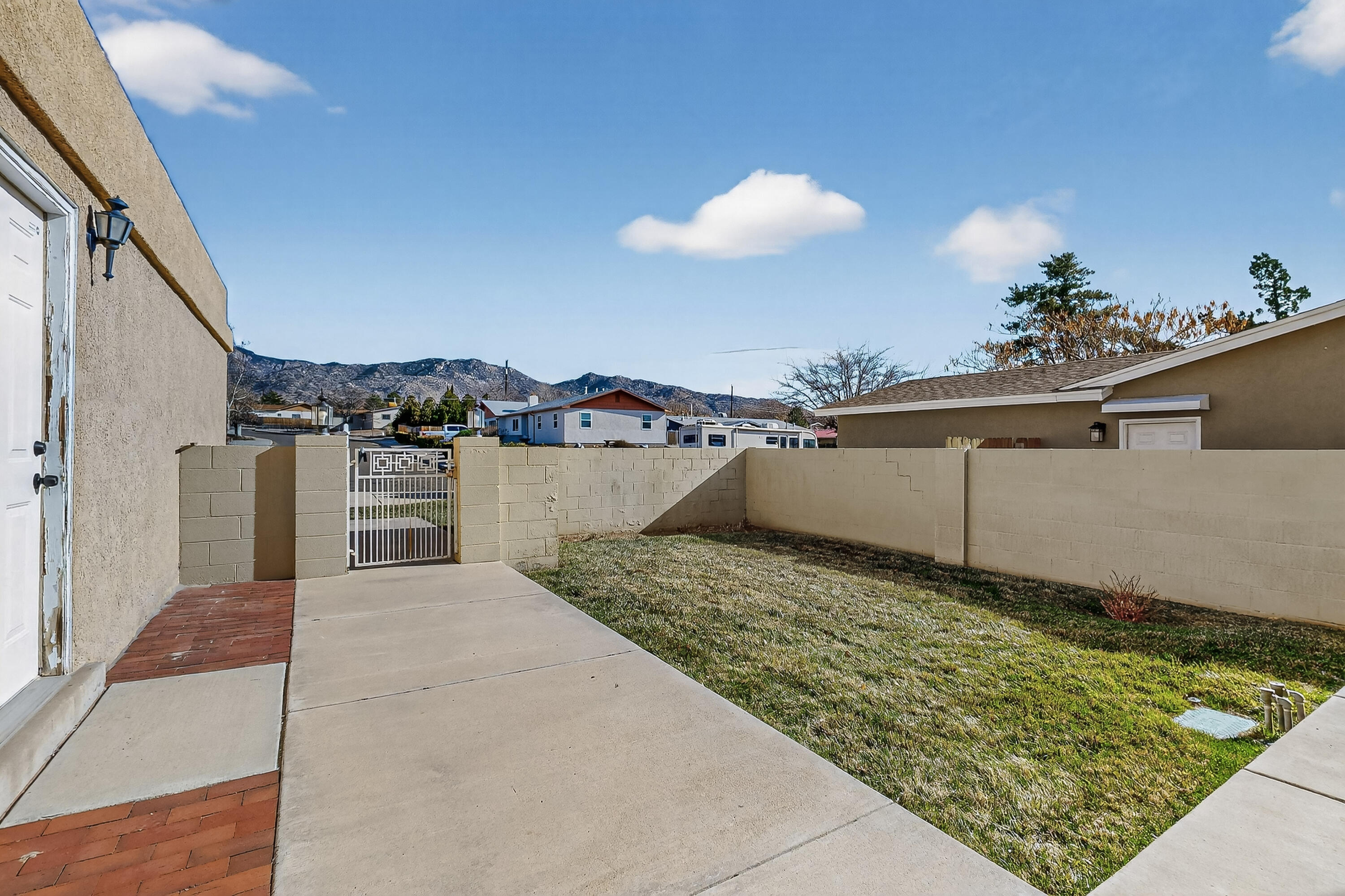 1221 La Charles Drive NE