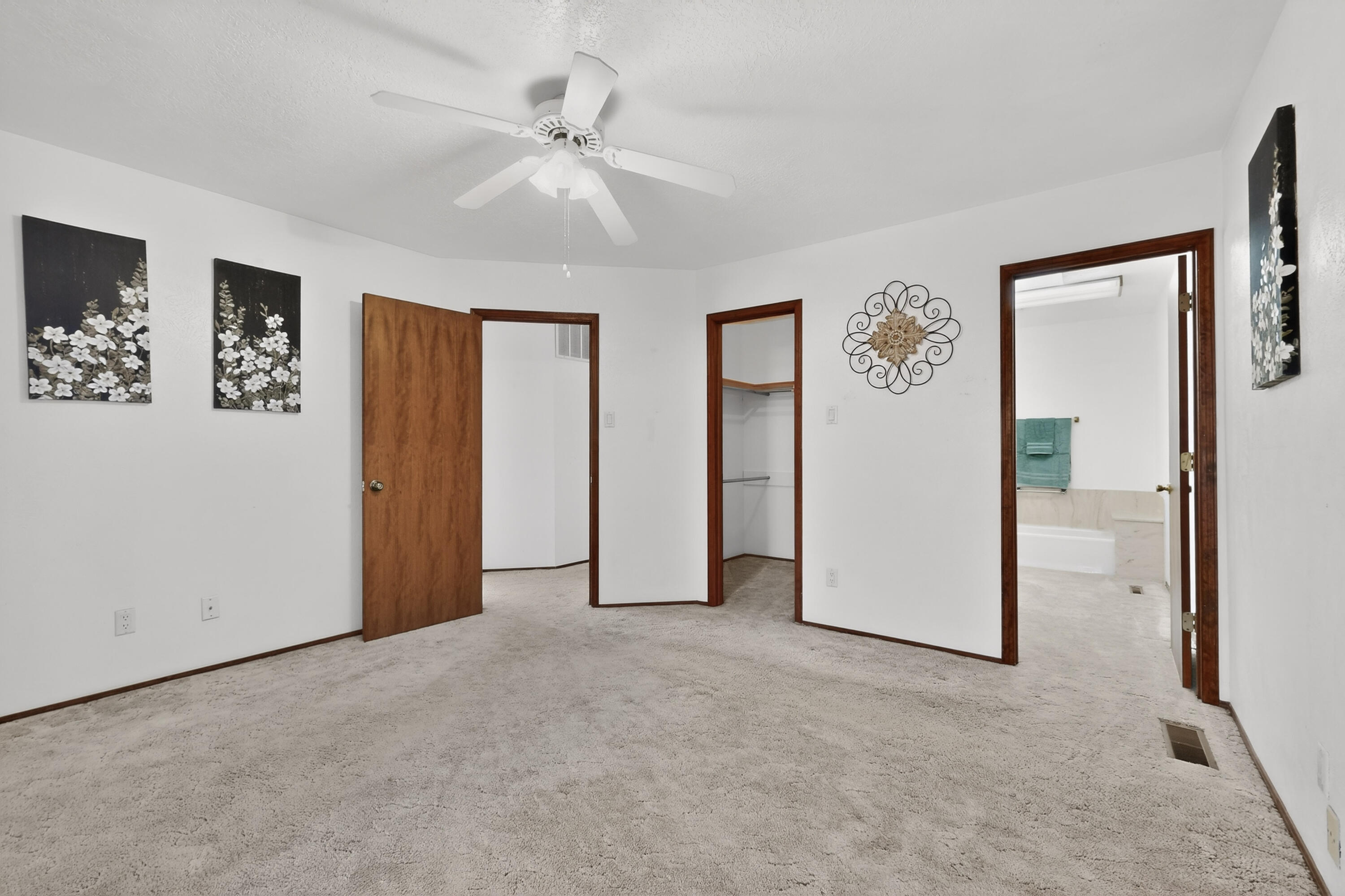 1221 La Charles Drive NE